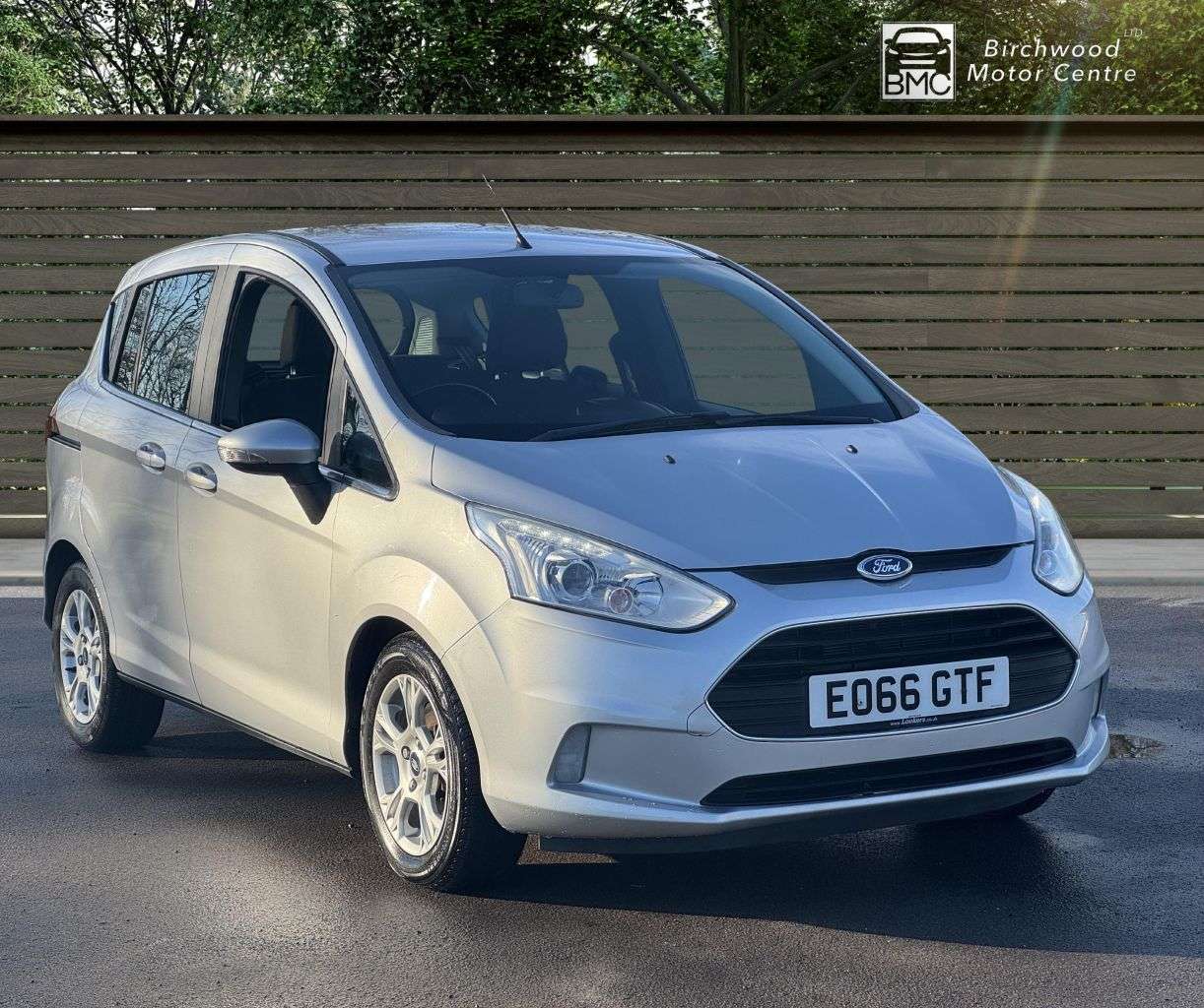 A 2016 FORD B-MAX 1.6 Zetec MPV 5dr Petrol Powershift Euro 5 (105 ps) SERVICE HISTORY A 2016 FORD B-MAX 1.6 Zetec MPV 5dr Petrol Powershift Euro 5 (105 ps) SERVICE HISTORY
