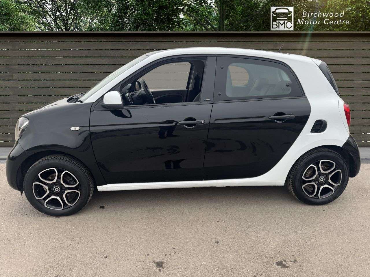 A 2015 SMART FORFOUR 1.0 Prime (Premium) Hatchback 5dr Petrol Twinamic Euro 6 (s/s) (71 ps) A 2015 SMART FORFOUR 1.0 Prime (Premium) Hatchback 5dr Petrol Twinamic Euro 6 (s/s) (71 ps)