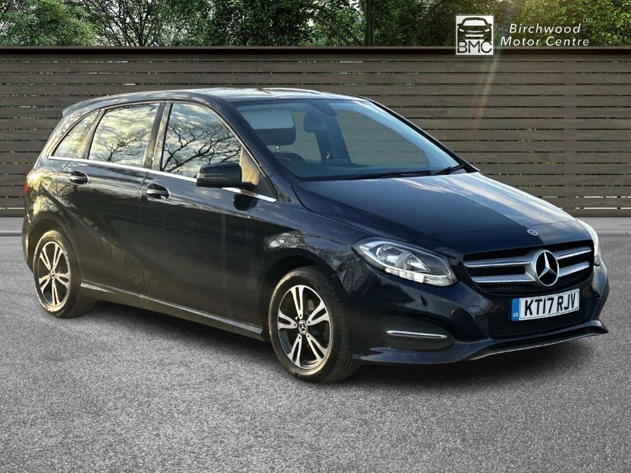 A 2017 MERCEDES-BENZ B-CLASS 1.5 B180d SE MPV 5dr Diesel 7G-DCT Euro 6 (s/s) (109 ps) A 2017 MERCEDES-BENZ B-CLASS 1.5 B180d SE MPV 5dr Diesel 7G-DCT Euro 6 (s/s) (109 ps)