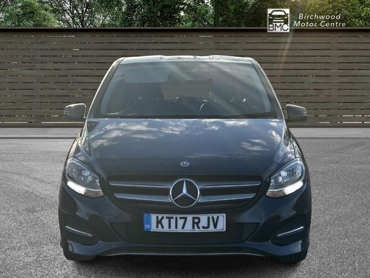 A 2017 MERCEDES-BENZ B-CLASS 1.5 B180d SE MPV 5dr Diesel 7G-DCT Euro 6 (s/s) (109 ps) A 2017 MERCEDES-BENZ B-CLASS 1.5 B180d SE MPV 5dr Diesel 7G-DCT Euro 6 (s/s) (109 ps)