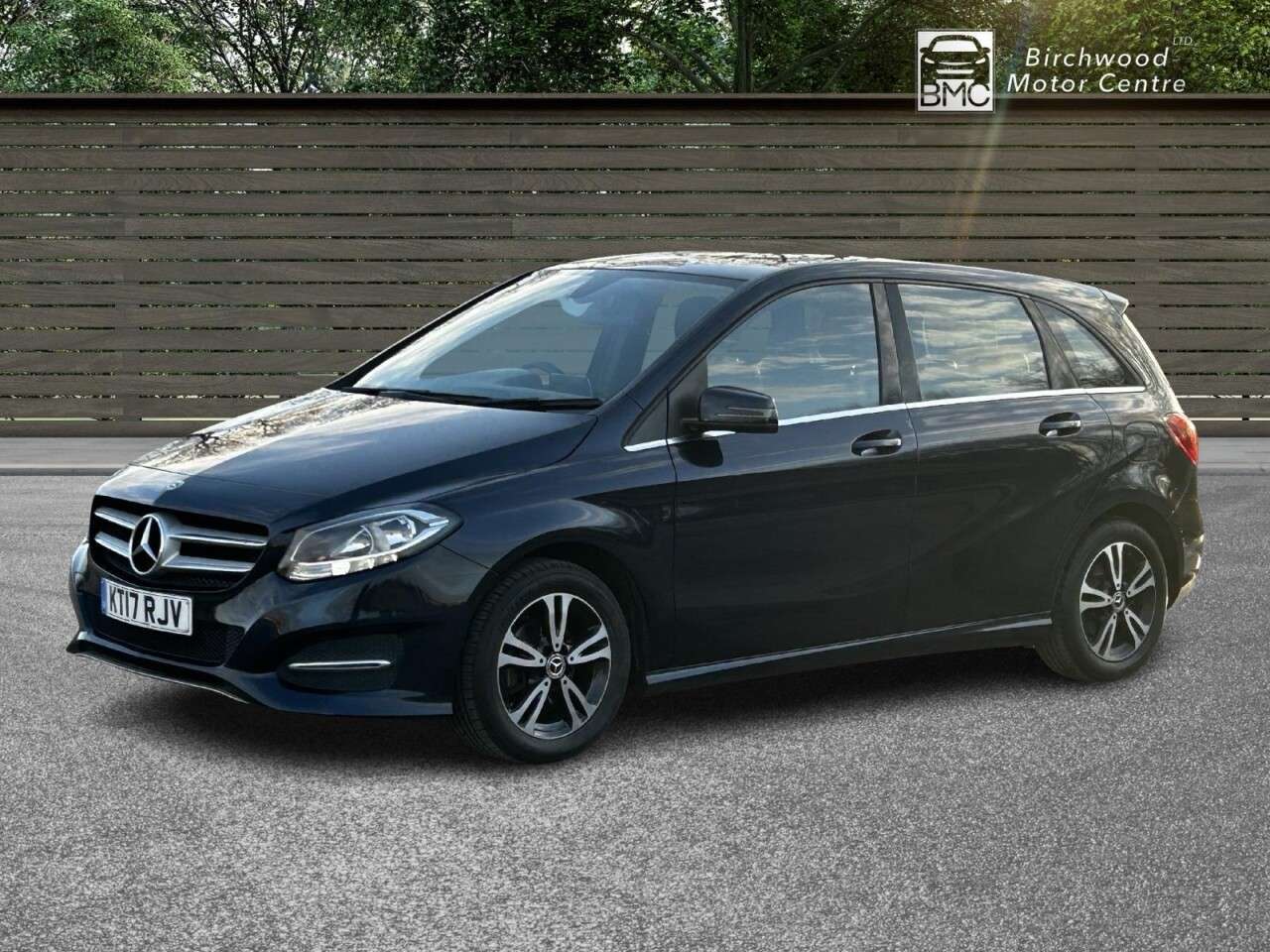 A 2017 MERCEDES-BENZ B-CLASS 1.5 B180d SE MPV 5dr Diesel 7G-DCT Euro 6 (s/s) (109 ps) A 2017 MERCEDES-BENZ B-CLASS 1.5 B180d SE MPV 5dr Diesel 7G-DCT Euro 6 (s/s) (109 ps)