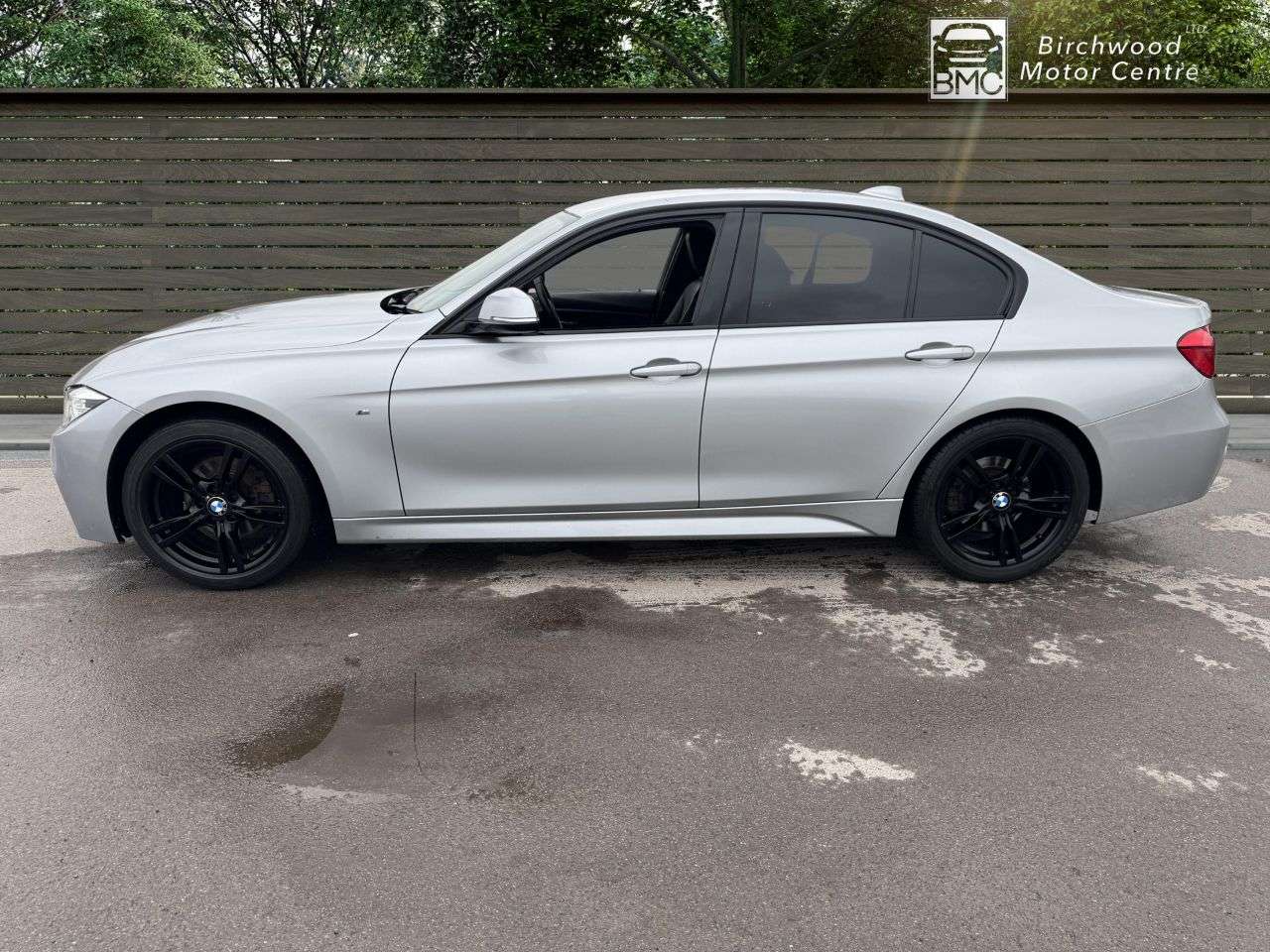 A 2016 BMW 3 SERIES 2.0 320d M Sport Saloon 4dr Diesel Auto Euro 6 (s/s) (190 ps) FULL LEATHER A 2016 BMW 3 SERIES 2.0 320d M Sport Saloon 4dr Diesel Auto Euro 6 (s/s) (190 ps) FULL LEATHER