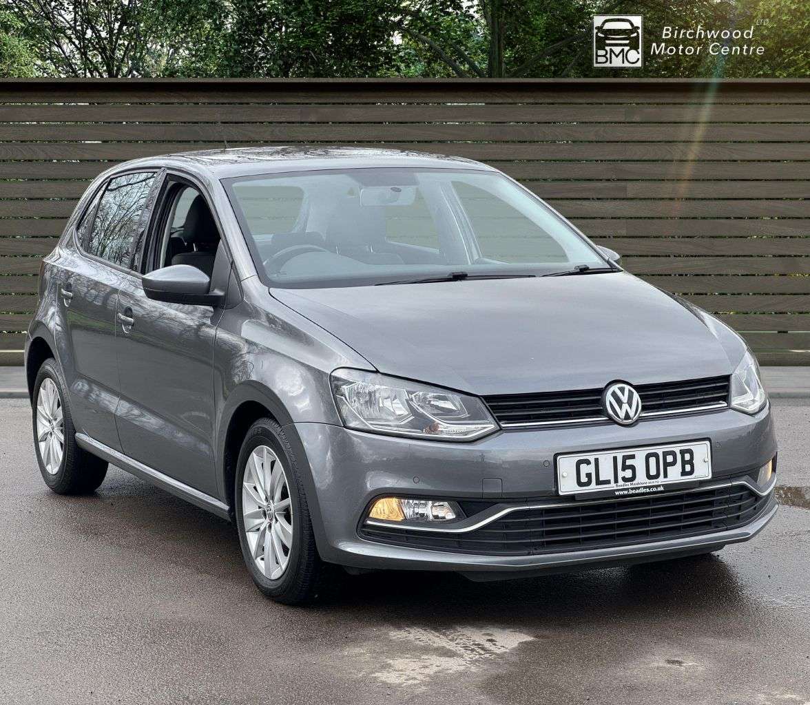A 2015 VOLKSWAGEN POLO 1.2 TSI BlueMotion Tech SE Hatchback 5dr Petrol Manual Euro 6 (s/s) (90 ps) A 2015 VOLKSWAGEN POLO 1.2 TSI BlueMotion Tech SE Hatchback 5dr Petrol Manual Euro 6 (s/s) (90 ps)