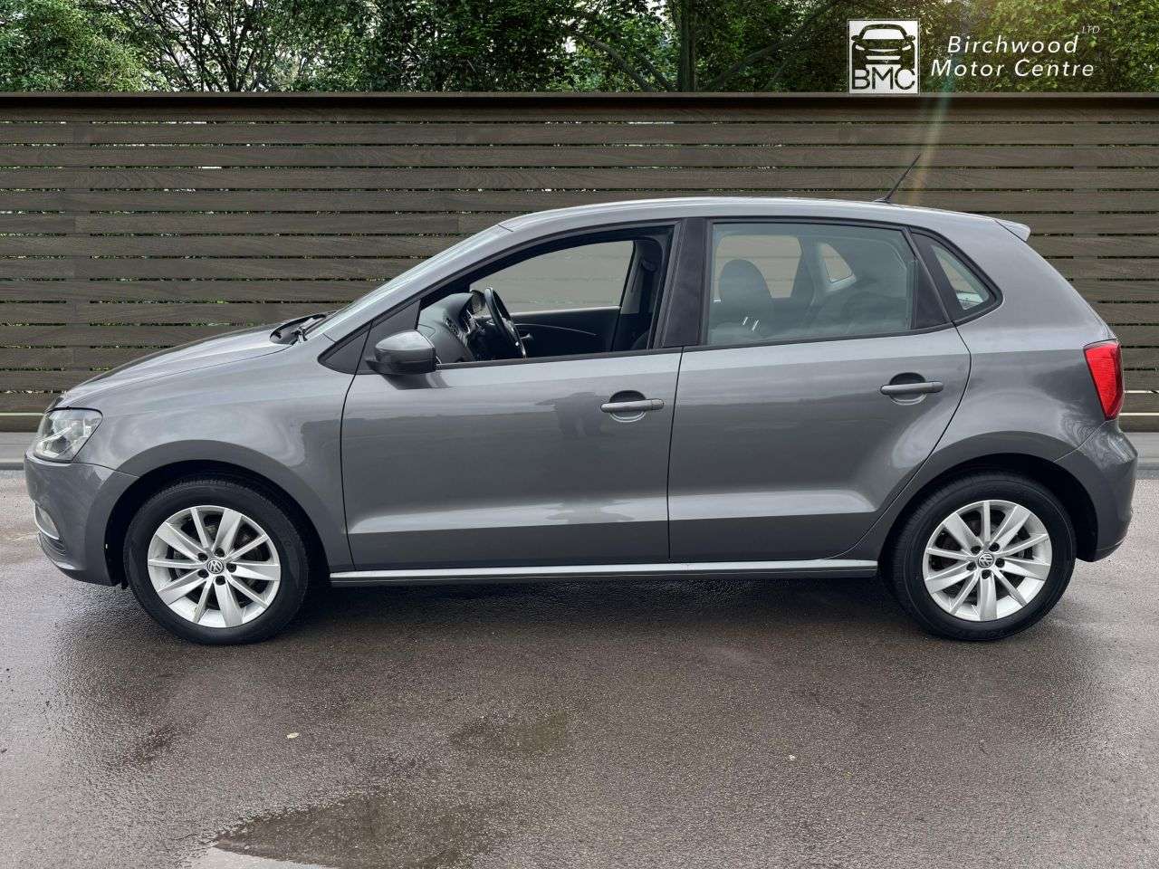A 2015 VOLKSWAGEN POLO 1.2 TSI BlueMotion Tech SE Hatchback 5dr Petrol Manual Euro 6 (s/s) (90 ps) A 2015 VOLKSWAGEN POLO 1.2 TSI BlueMotion Tech SE Hatchback 5dr Petrol Manual Euro 6 (s/s) (90 ps)