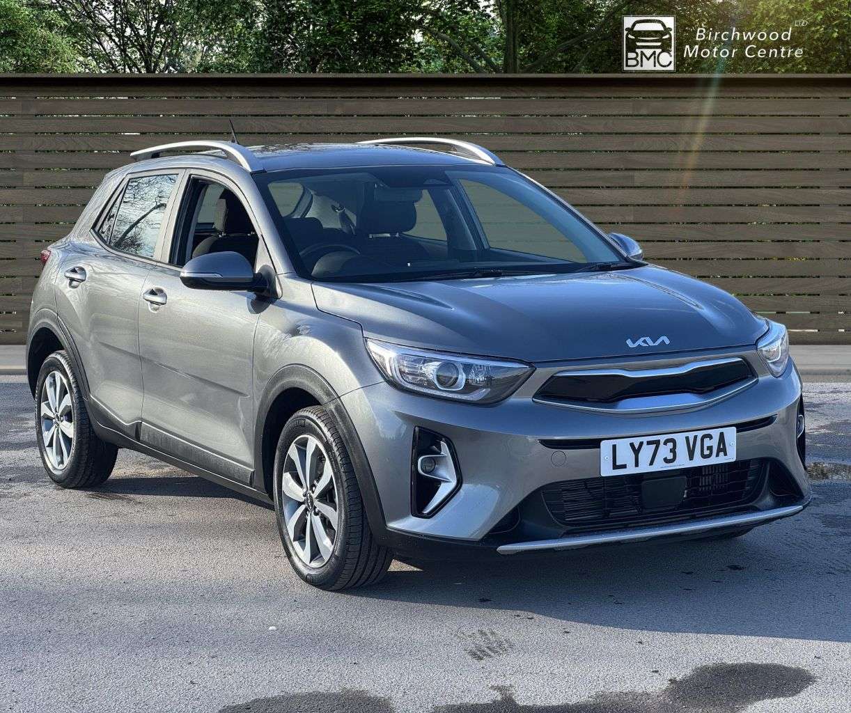 A 2024 KIA STONIC 1.0 T-GDi 2 SUV 5dr Petrol DCT Euro 6 (s/s) (98 bhp) FULL SERVICE HISTORY A 2024 KIA STONIC 1.0 T-GDi 2 SUV 5dr Petrol DCT Euro 6 (s/s) (98 bhp) FULL SERVICE HISTORY