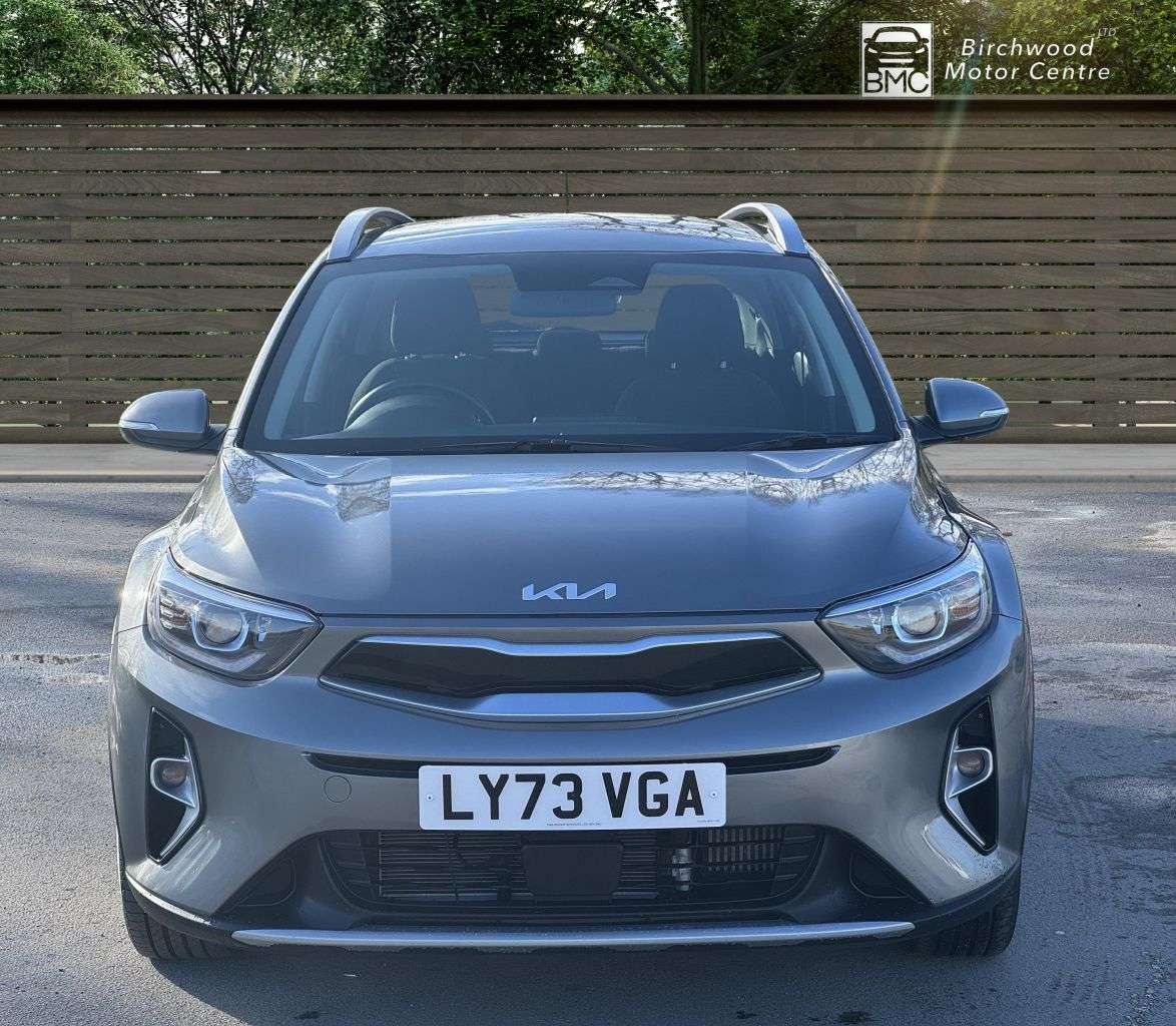 A 2024 KIA STONIC 1.0 T-GDi 2 SUV 5dr Petrol DCT Euro 6 (s/s) (98 bhp) FULL SERVICE HISTORY A 2024 KIA STONIC 1.0 T-GDi 2 SUV 5dr Petrol DCT Euro 6 (s/s) (98 bhp) FULL SERVICE HISTORY