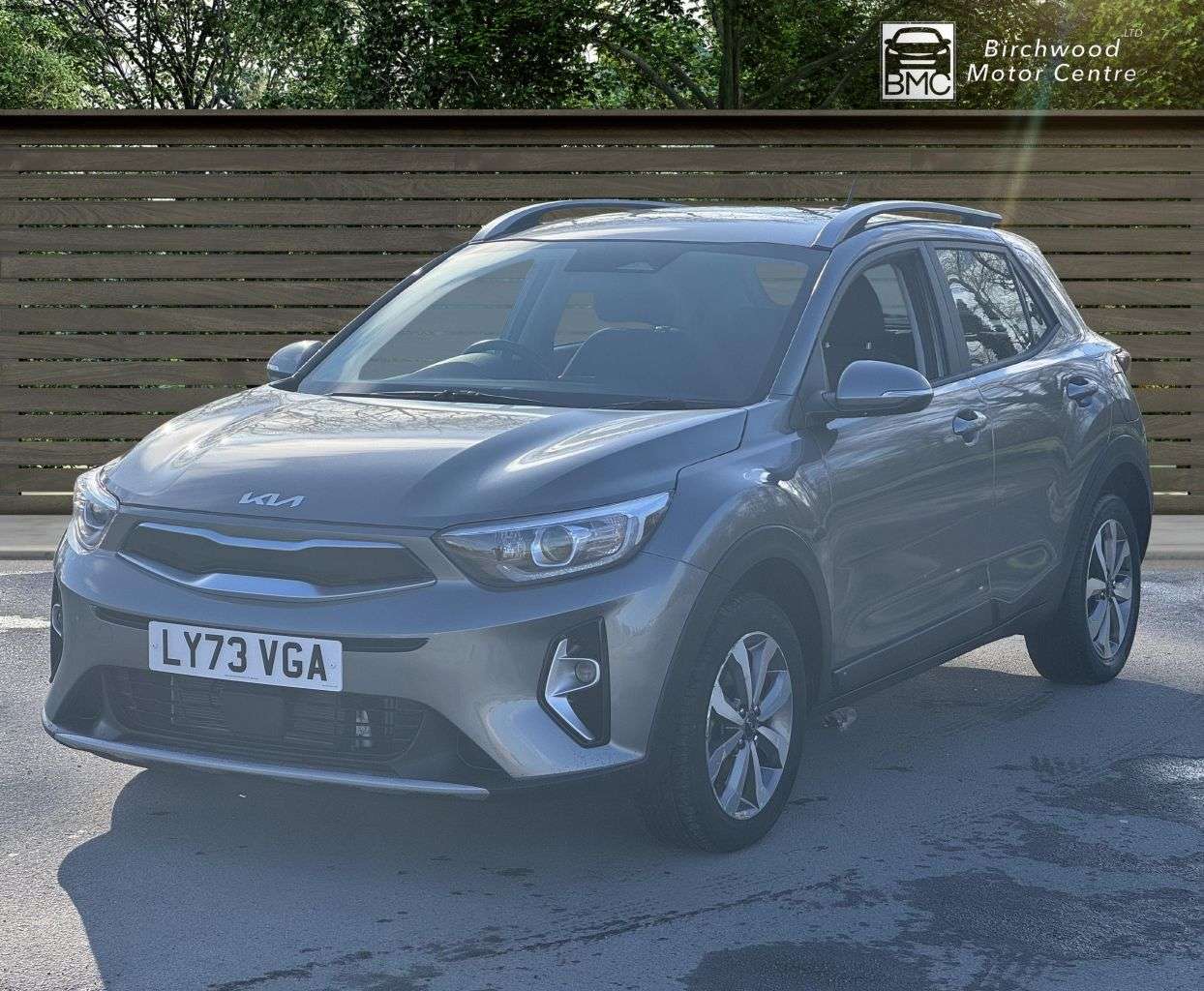 A 2024 KIA STONIC 1.0 T-GDi 2 SUV 5dr Petrol DCT Euro 6 (s/s) (98 bhp) FULL SERVICE HISTORY A 2024 KIA STONIC 1.0 T-GDi 2 SUV 5dr Petrol DCT Euro 6 (s/s) (98 bhp) FULL SERVICE HISTORY