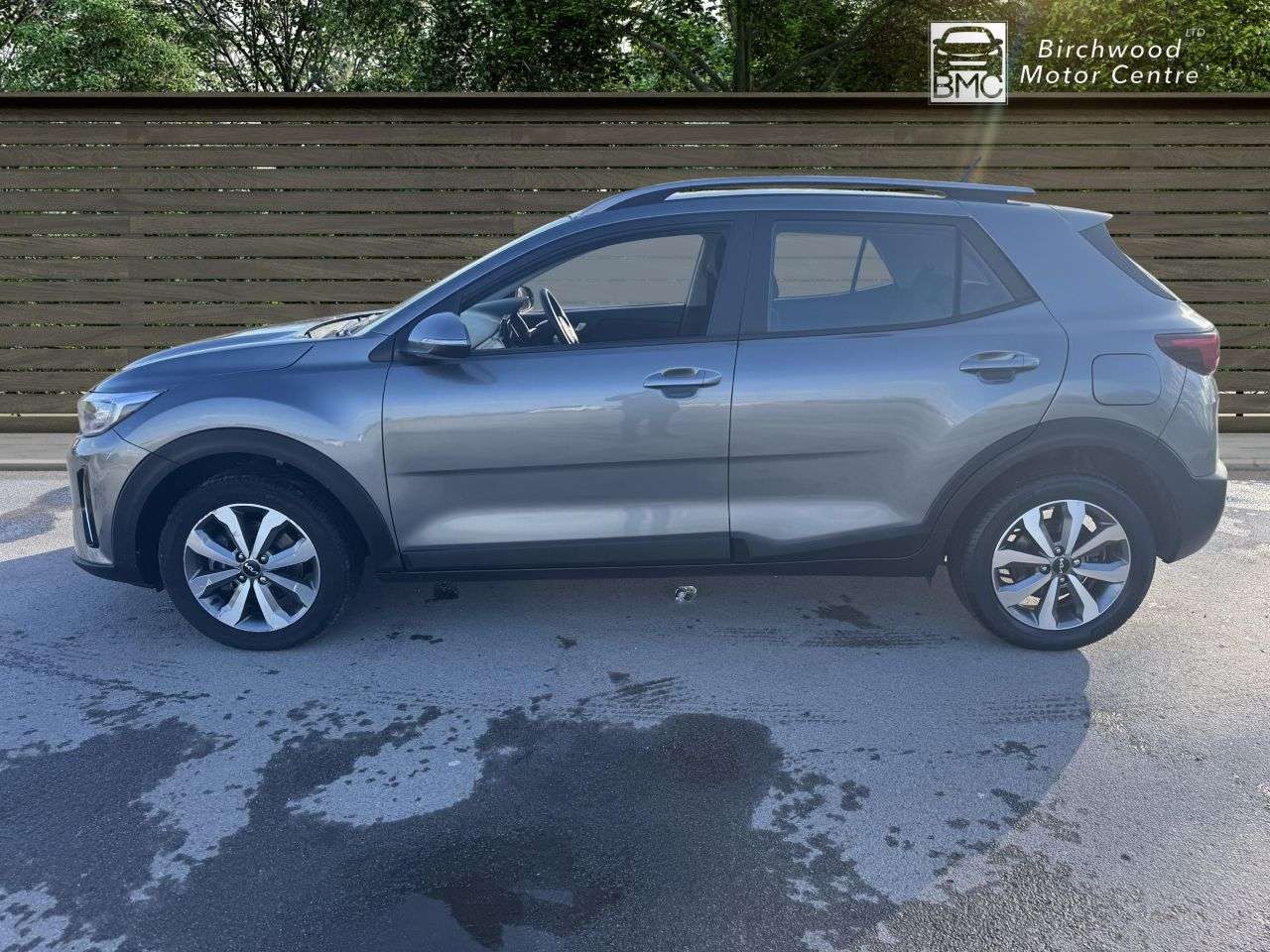 A 2024 KIA STONIC 1.0 T-GDi 2 SUV 5dr Petrol DCT Euro 6 (s/s) (98 bhp) FULL SERVICE HISTORY A 2024 KIA STONIC 1.0 T-GDi 2 SUV 5dr Petrol DCT Euro 6 (s/s) (98 bhp) FULL SERVICE HISTORY