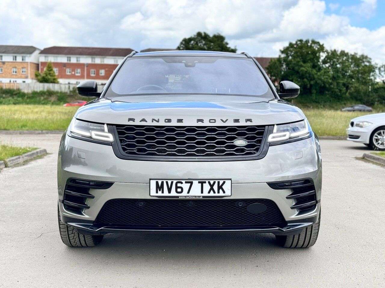 A 2017 LAND ROVER RANGE ROVER VELAR 2.0 D240 R-Dynamic SE SUV 5dr Diesel Auto 4WD Euro 6 (s/s) (240 ps) FULL SE A 2017 LAND ROVER RANGE ROVER VELAR 2.0 D240 R-Dynamic SE SUV 5dr Diesel Auto 4WD Euro 6 (s/s) (240 ps) FULL SE