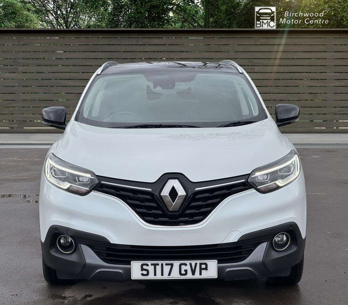 A 2017 RENAULT KADJAR 1.5 dCi Signature Nav SUV 5dr Diesel EDC Euro 6 (s/s) (110 ps) FULL SERVICE A 2017 RENAULT KADJAR 1.5 dCi Signature Nav SUV 5dr Diesel EDC Euro 6 (s/s) (110 ps) FULL SERVICE