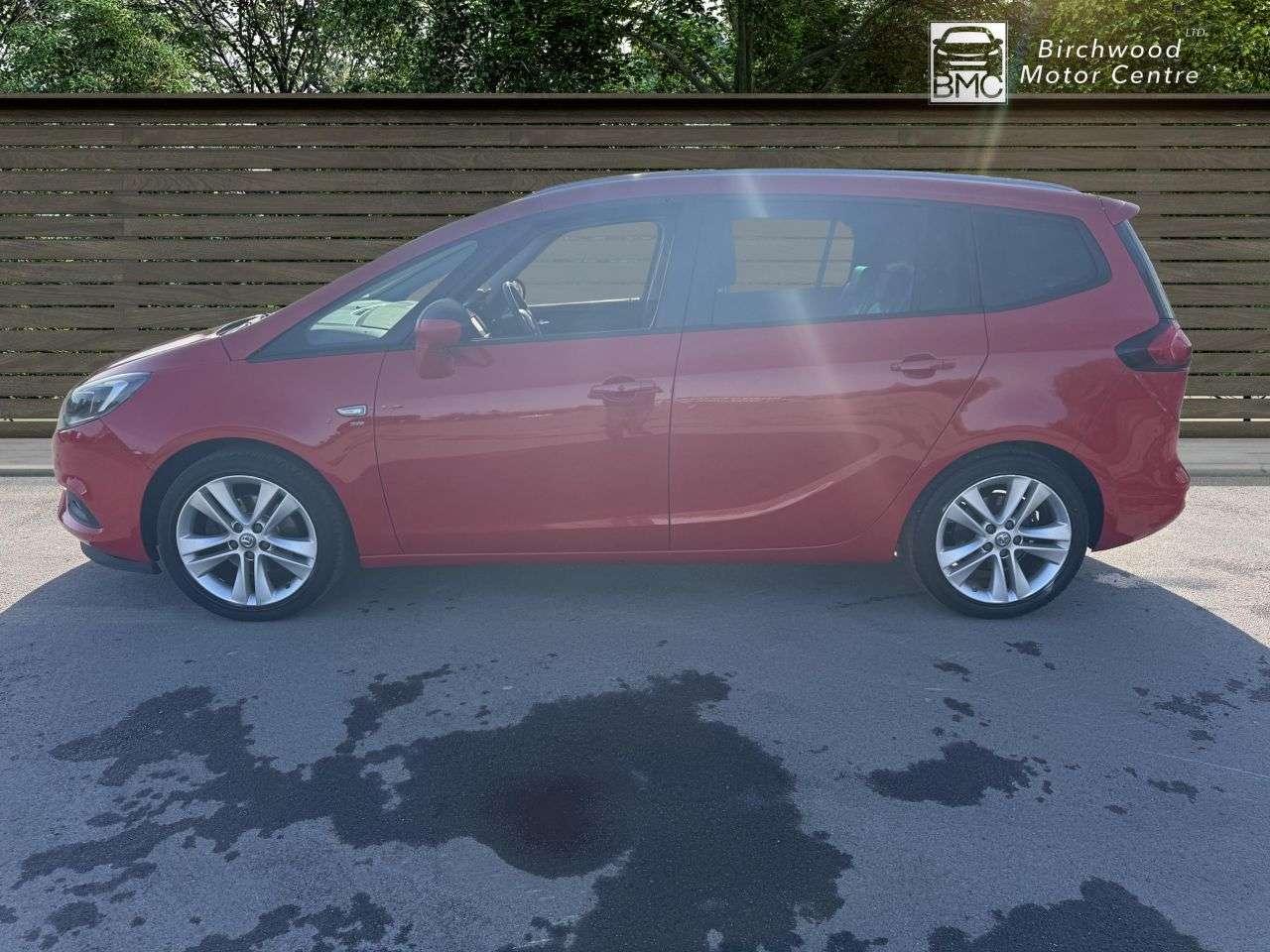 A 2017 VAUXHALL ZAFIRA TOURER 1.4i Turbo SRi Nav MPV 5dr Petrol Auto Euro 6 (140 ps) SERVICE HISTORY A 2017 VAUXHALL ZAFIRA TOURER 1.4i Turbo SRi Nav MPV 5dr Petrol Auto Euro 6 (140 ps) SERVICE HISTORY