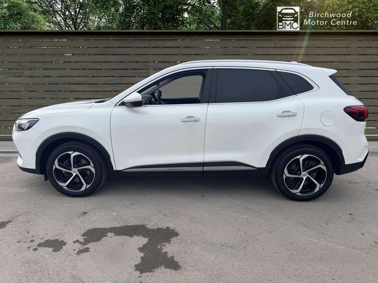 A 2024 MG MG HS 1.5 T-GDI Trophy SUV 5dr Petrol DCT Euro 6 (s/s) (162 ps) FULL SERVICE HIST A 2024 MG MG HS 1.5 T-GDI Trophy SUV 5dr Petrol DCT Euro 6 (s/s) (162 ps) FULL SERVICE HIST