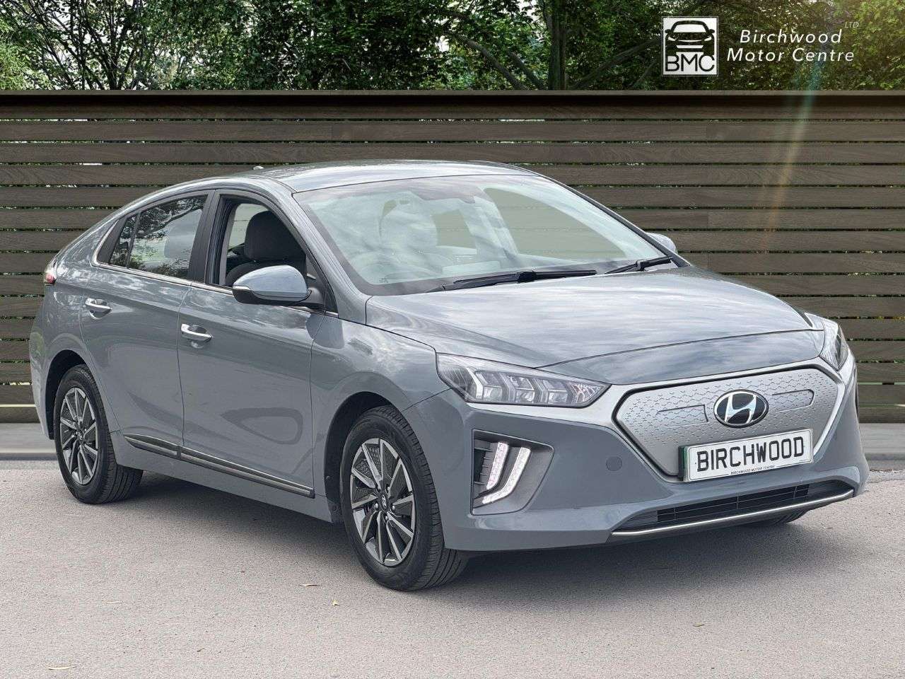 A 0 HYUNDAI IONIQ 38.3kWh Premium Hatchback 5dr Electric Auto (136 ps) A 0 HYUNDAI IONIQ 38.3kWh Premium Hatchback 5dr Electric Auto (136 ps)