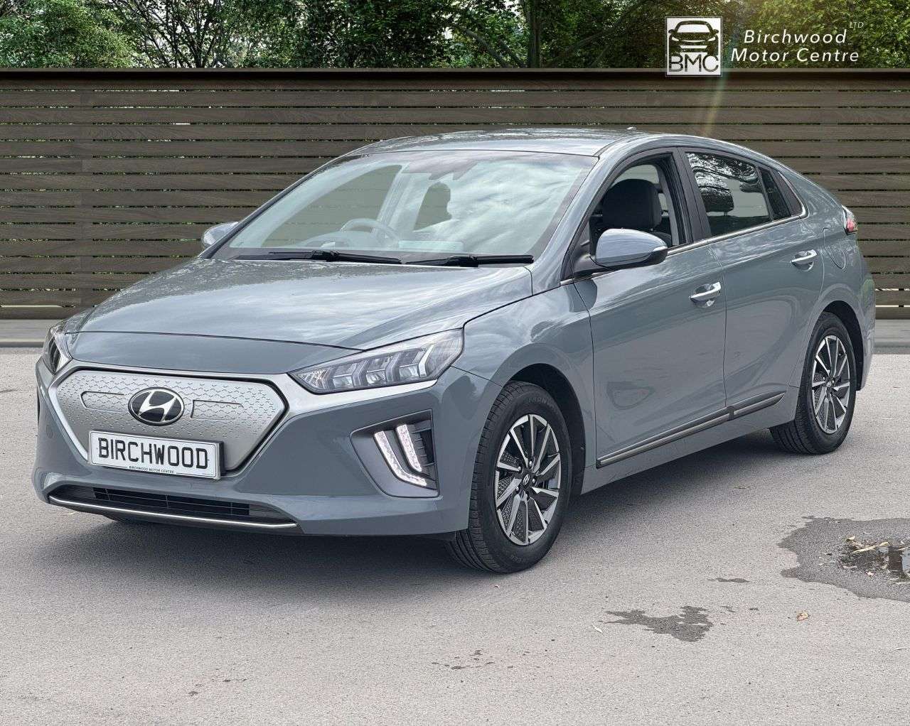 A 0 HYUNDAI IONIQ 38.3kWh Premium Hatchback 5dr Electric Auto (136 ps) A 0 HYUNDAI IONIQ 38.3kWh Premium Hatchback 5dr Electric Auto (136 ps)