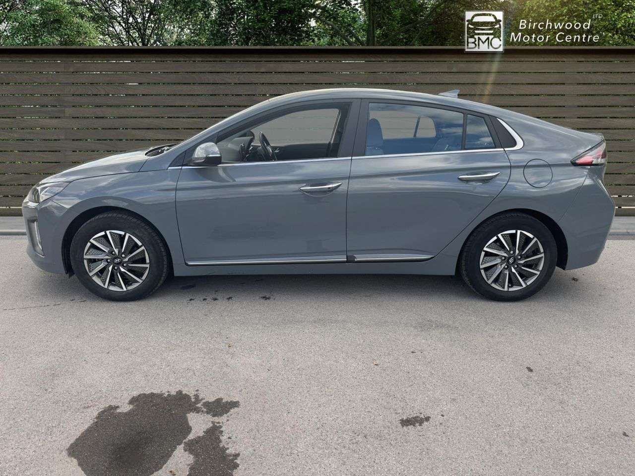 A 0 HYUNDAI IONIQ 38.3kWh Premium Hatchback 5dr Electric Auto (136 ps) A 0 HYUNDAI IONIQ 38.3kWh Premium Hatchback 5dr Electric Auto (136 ps)
