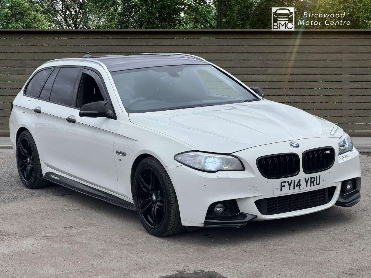 A 2014 BMW 5 SERIES 2.0 520d M Sport Touring 5dr Diesel Auto Euro 6 (s/s) (184 ps) A 2014 BMW 5 SERIES 2.0 520d M Sport Touring 5dr Diesel Auto Euro 6 (s/s) (184 ps)