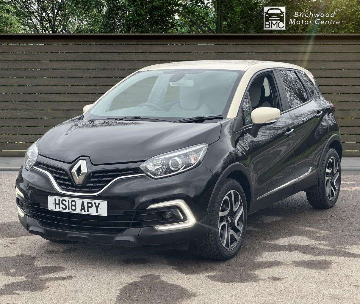 A 2018 RENAULT CAPTUR 0.9 TCe ENERGY Iconic SUV 5dr Petrol Manual Euro 6 (s/s) (90 ps) A 2018 RENAULT CAPTUR 0.9 TCe ENERGY Iconic SUV 5dr Petrol Manual Euro 6 (s/s) (90 ps)