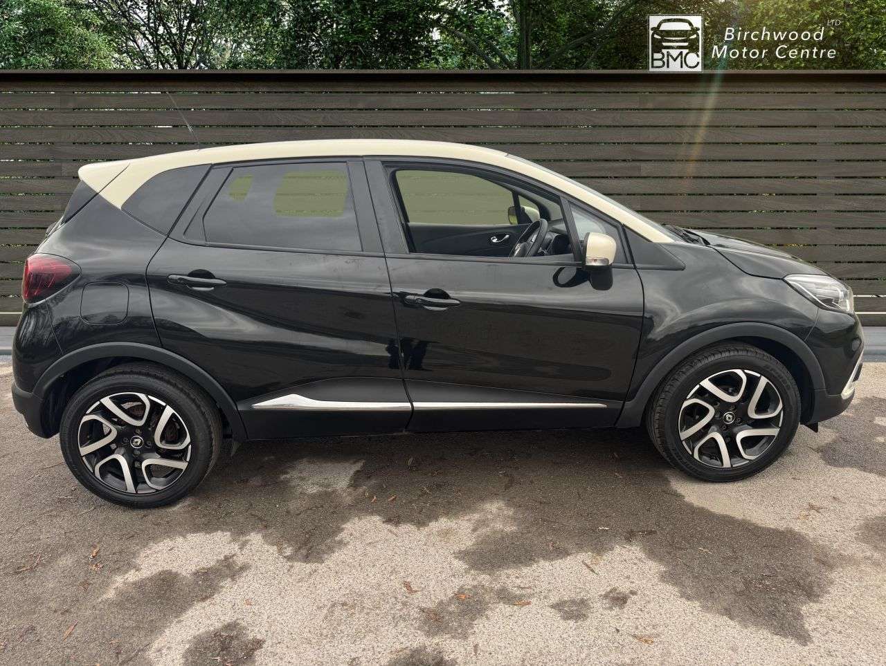A 2018 RENAULT CAPTUR 0.9 TCe ENERGY Iconic SUV 5dr Petrol Manual Euro 6 (s/s) (90 ps) A 2018 RENAULT CAPTUR 0.9 TCe ENERGY Iconic SUV 5dr Petrol Manual Euro 6 (s/s) (90 ps)