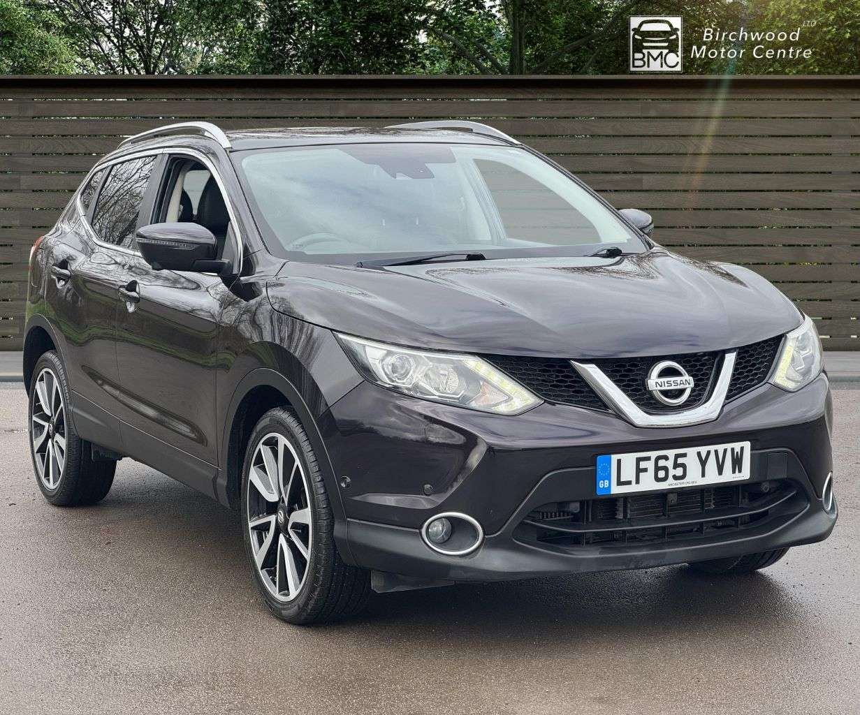A 2015 NISSAN QASHQAI 1.2 DIG-T Tekna SUV 5dr Petrol XTRON 2WD Euro 6 (s/s) (115 ps) REAR SENSORS A 2015 NISSAN QASHQAI 1.2 DIG-T Tekna SUV 5dr Petrol XTRON 2WD Euro 6 (s/s) (115 ps) REAR SENSORS