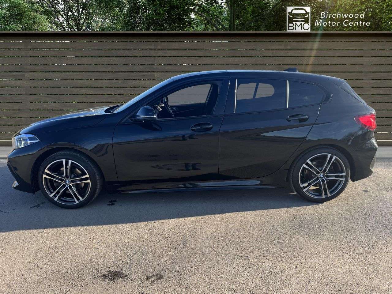 A 2022 BMW 1 SERIES 1.5 118i M Sport (LCP) Hatchback 5dr Petrol DCT Euro 6 (s/s) (136 ps) LEATH A 2022 BMW 1 SERIES 1.5 118i M Sport (LCP) Hatchback 5dr Petrol DCT Euro 6 (s/s) (136 ps) LEATH