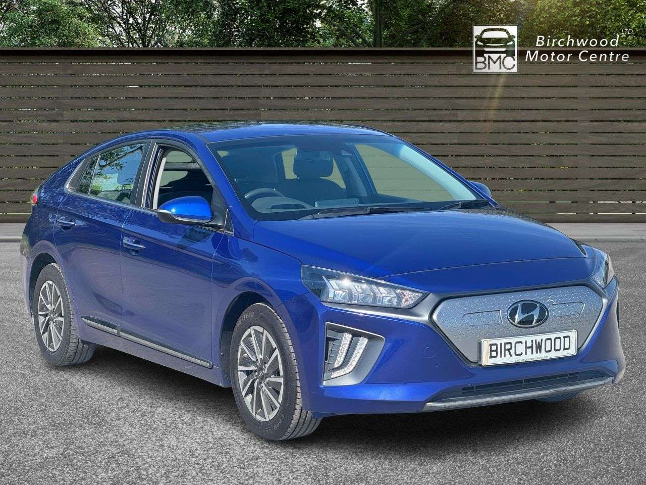 A 2021 HYUNDAI IONIQ 38.3kWh Premium Hatchback 5dr Electric Auto (136 ps) SERVICE HISTORY A 2021 HYUNDAI IONIQ 38.3kWh Premium Hatchback 5dr Electric Auto (136 ps) SERVICE HISTORY