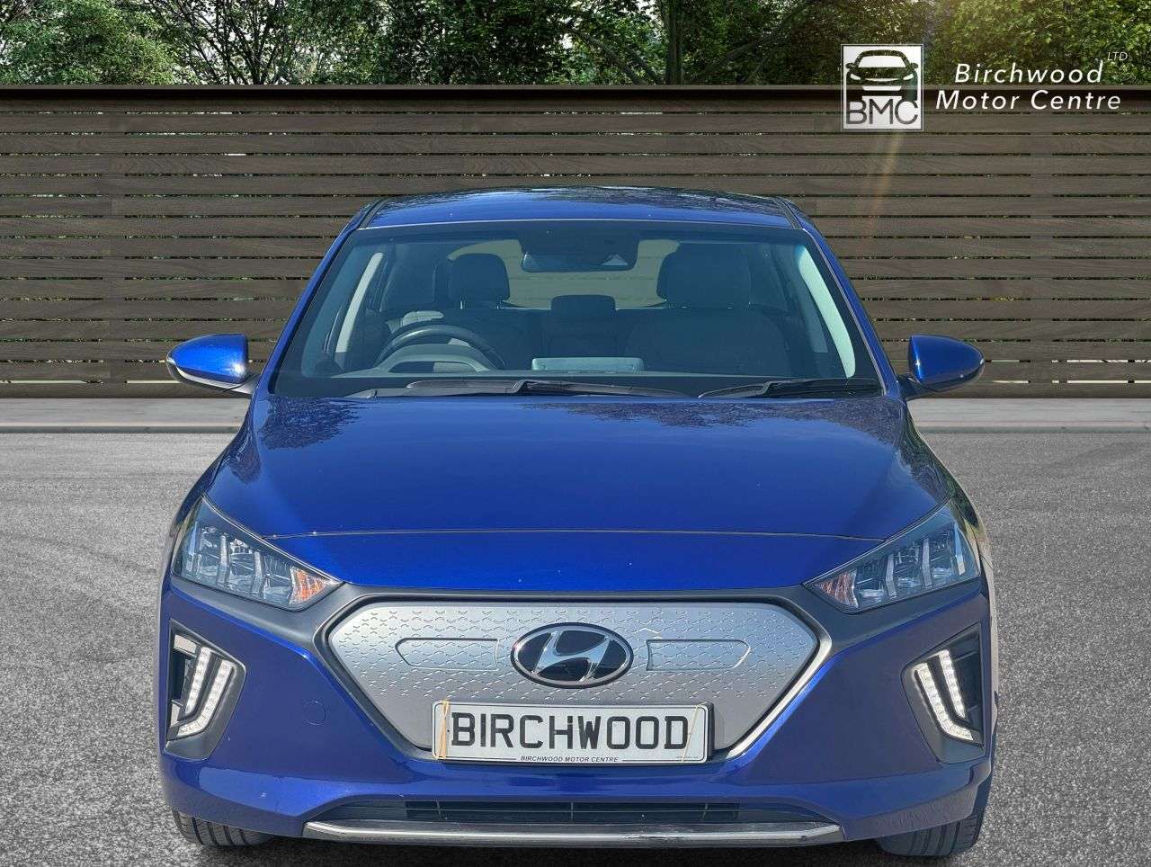 A 2021 HYUNDAI IONIQ 38.3kWh Premium Hatchback 5dr Electric Auto (136 ps) SERVICE HISTORY A 2021 HYUNDAI IONIQ 38.3kWh Premium Hatchback 5dr Electric Auto (136 ps) SERVICE HISTORY