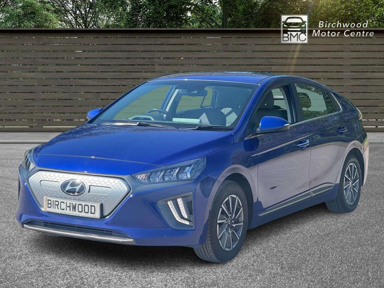 A 2021 HYUNDAI IONIQ 38.3kWh Premium Hatchback 5dr Electric Auto (136 ps) SERVICE HISTORY A 2021 HYUNDAI IONIQ 38.3kWh Premium Hatchback 5dr Electric Auto (136 ps) SERVICE HISTORY