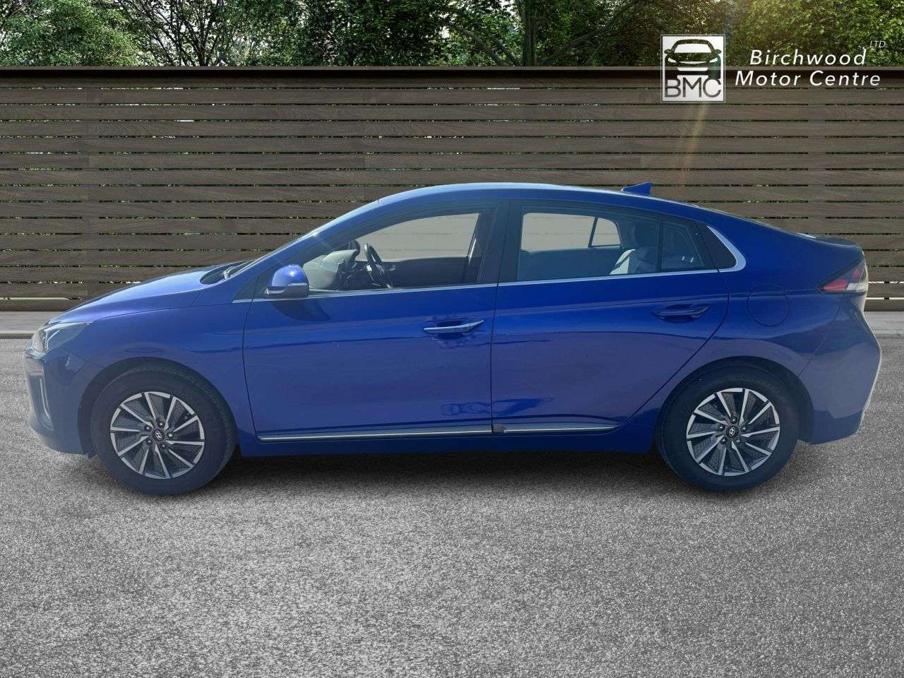A 2021 HYUNDAI IONIQ 38.3kWh Premium Hatchback 5dr Electric Auto (136 ps) SERVICE HISTORY A 2021 HYUNDAI IONIQ 38.3kWh Premium Hatchback 5dr Electric Auto (136 ps) SERVICE HISTORY