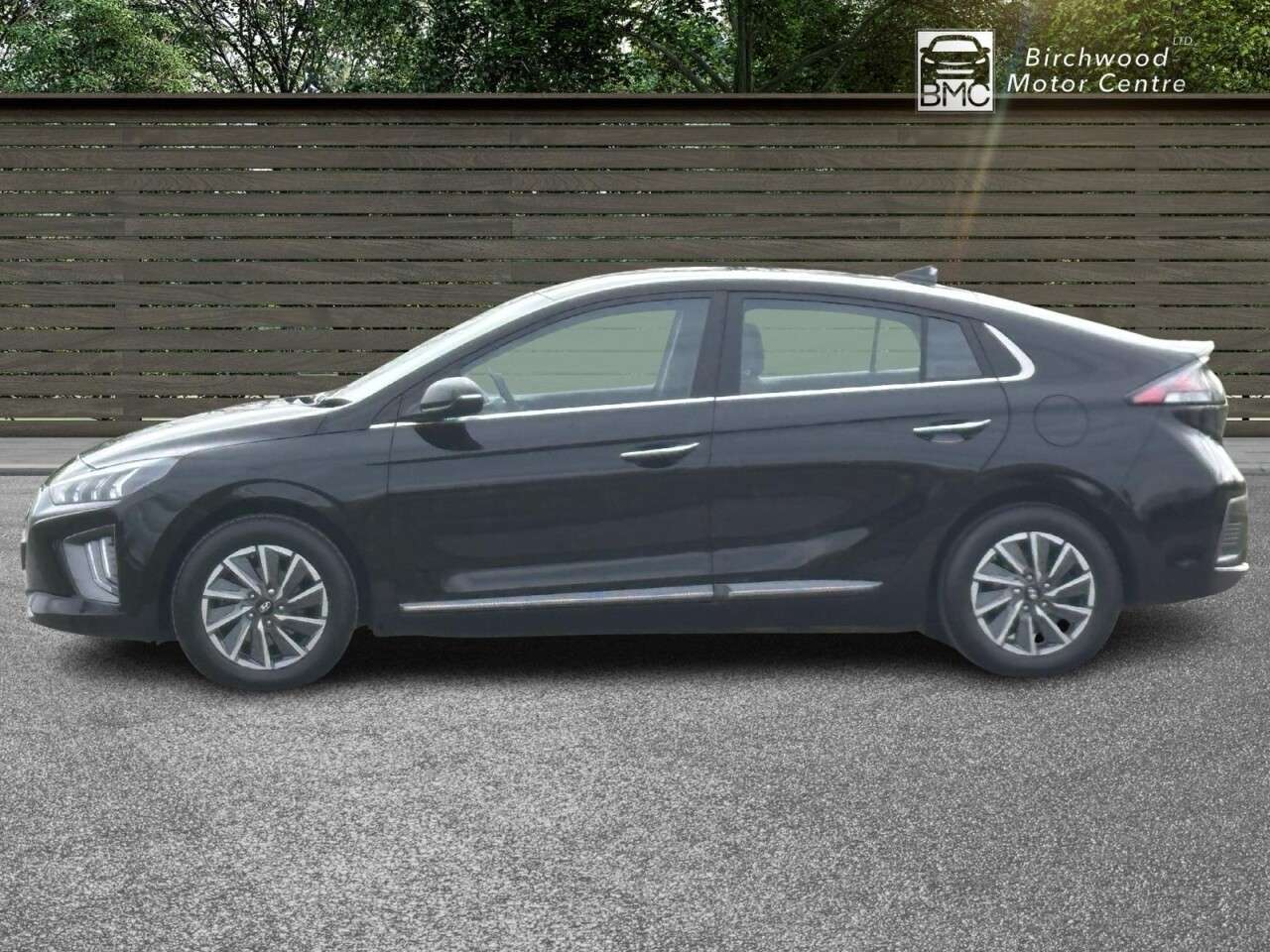 A 2022 HYUNDAI IONIQ 38.3kWh Premium Hatchback 5dr Electric Auto (136 ps) SERVICE HISTORY A 2022 HYUNDAI IONIQ 38.3kWh Premium Hatchback 5dr Electric Auto (136 ps) SERVICE HISTORY