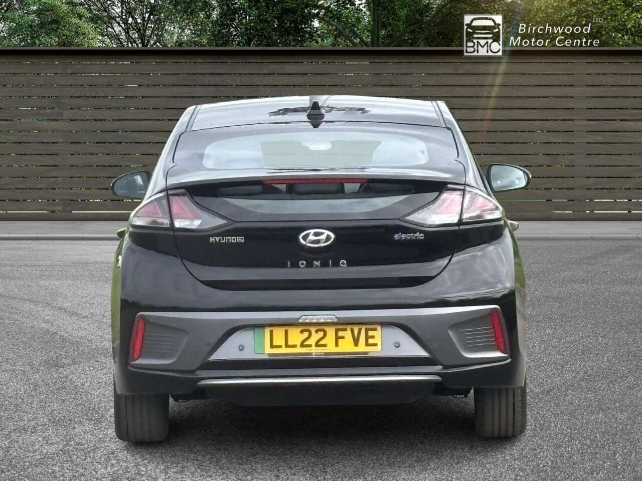 A 2022 HYUNDAI IONIQ 38.3kWh Premium Hatchback 5dr Electric Auto (136 ps) SERVICE HISTORY A 2022 HYUNDAI IONIQ 38.3kWh Premium Hatchback 5dr Electric Auto (136 ps) SERVICE HISTORY