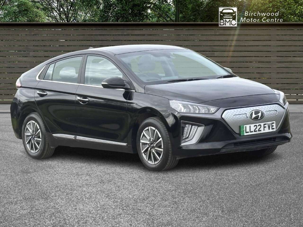 A 2022 HYUNDAI IONIQ 38.3kWh Premium Hatchback 5dr Electric Auto (136 ps) SERVICE HISTORY A 2022 HYUNDAI IONIQ 38.3kWh Premium Hatchback 5dr Electric Auto (136 ps) SERVICE HISTORY