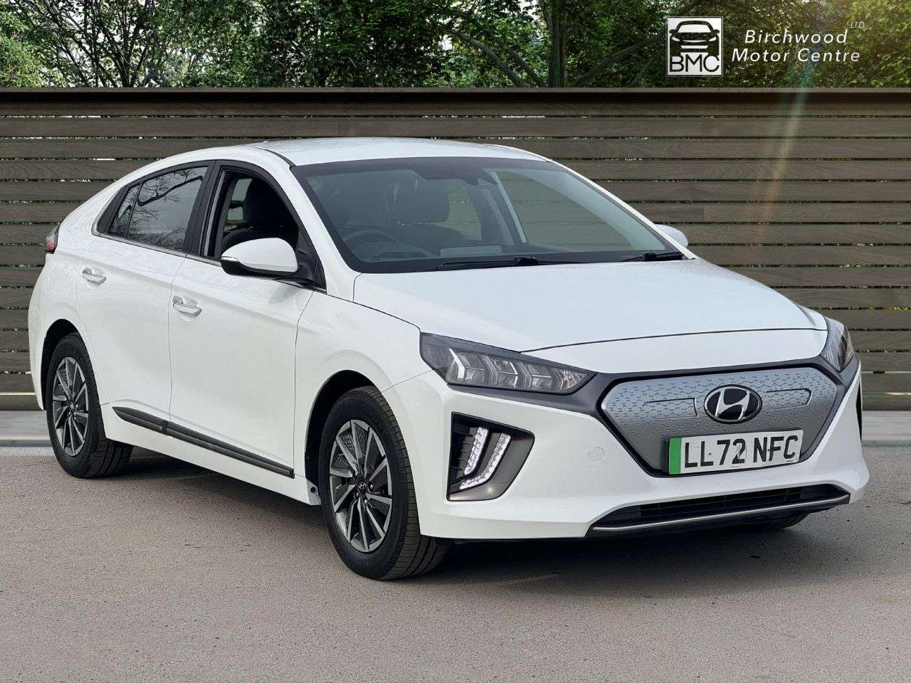 A 2023 HYUNDAI IONIQ 38.3kWh Premium Hatchback 5dr Electric Auto (136 ps) SERVICE HISTORY A 2023 HYUNDAI IONIQ 38.3kWh Premium Hatchback 5dr Electric Auto (136 ps) SERVICE HISTORY