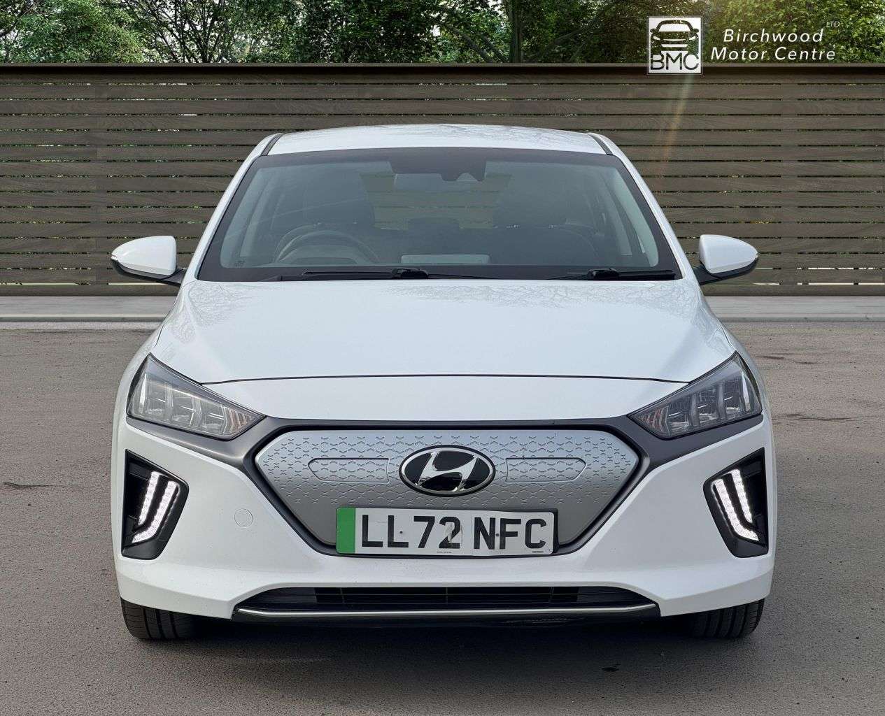 A 2023 HYUNDAI IONIQ 38.3kWh Premium Hatchback 5dr Electric Auto (136 ps) SERVICE HISTORY A 2023 HYUNDAI IONIQ 38.3kWh Premium Hatchback 5dr Electric Auto (136 ps) SERVICE HISTORY