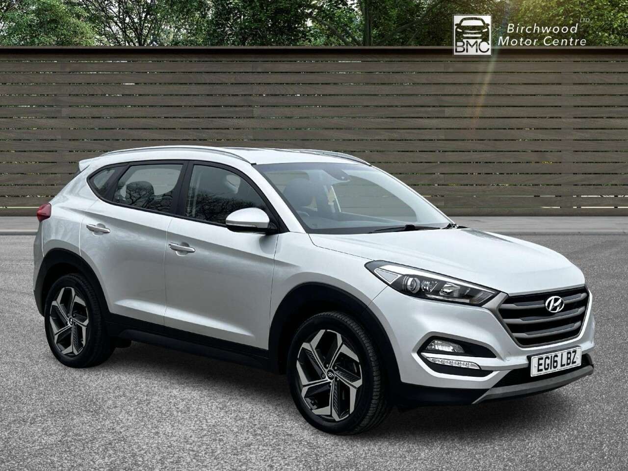 A 2016 HYUNDAI TUCSON 1.6 GDi Blue Drive SE Nav SUV 5dr Petrol Manual Euro 6 (s/s) (132 ps) A 2016 HYUNDAI TUCSON 1.6 GDi Blue Drive SE Nav SUV 5dr Petrol Manual Euro 6 (s/s) (132 ps)