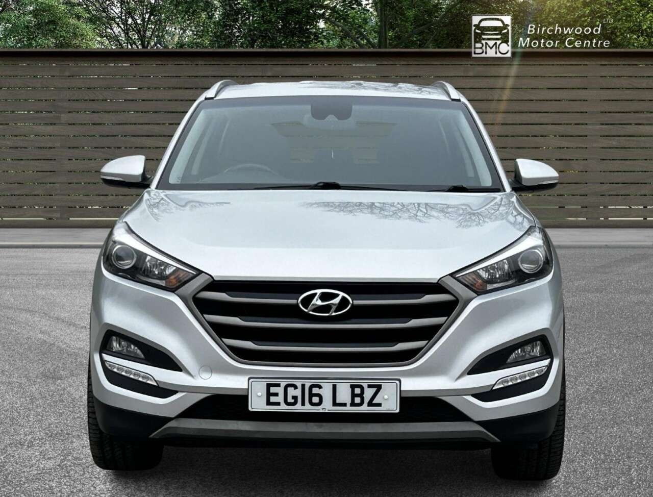 A 2016 HYUNDAI TUCSON 1.6 GDi Blue Drive SE Nav SUV 5dr Petrol Manual Euro 6 (s/s) (132 ps) A 2016 HYUNDAI TUCSON 1.6 GDi Blue Drive SE Nav SUV 5dr Petrol Manual Euro 6 (s/s) (132 ps)
