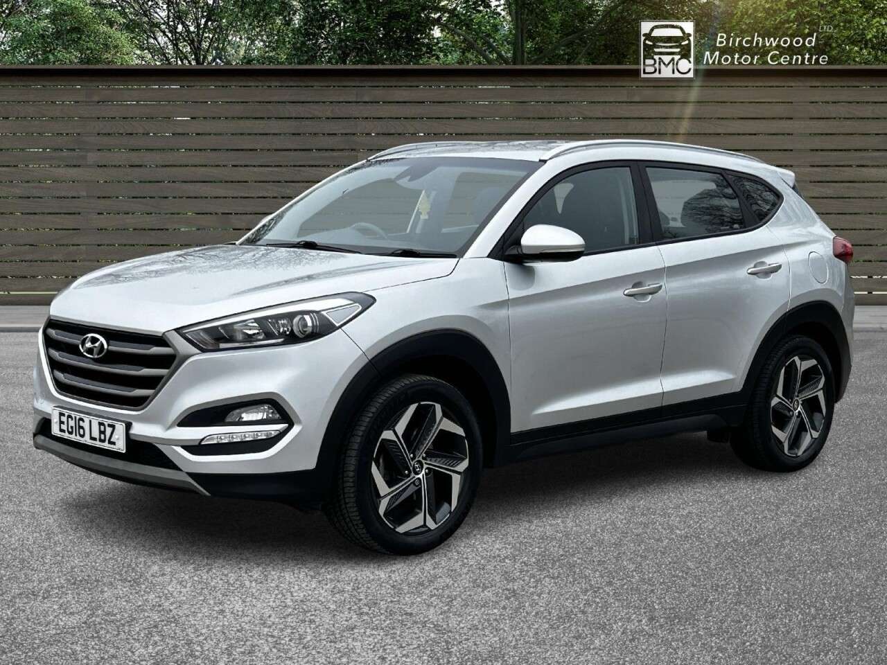 A 2016 HYUNDAI TUCSON 1.6 GDi Blue Drive SE Nav SUV 5dr Petrol Manual Euro 6 (s/s) (132 ps) A 2016 HYUNDAI TUCSON 1.6 GDi Blue Drive SE Nav SUV 5dr Petrol Manual Euro 6 (s/s) (132 ps)