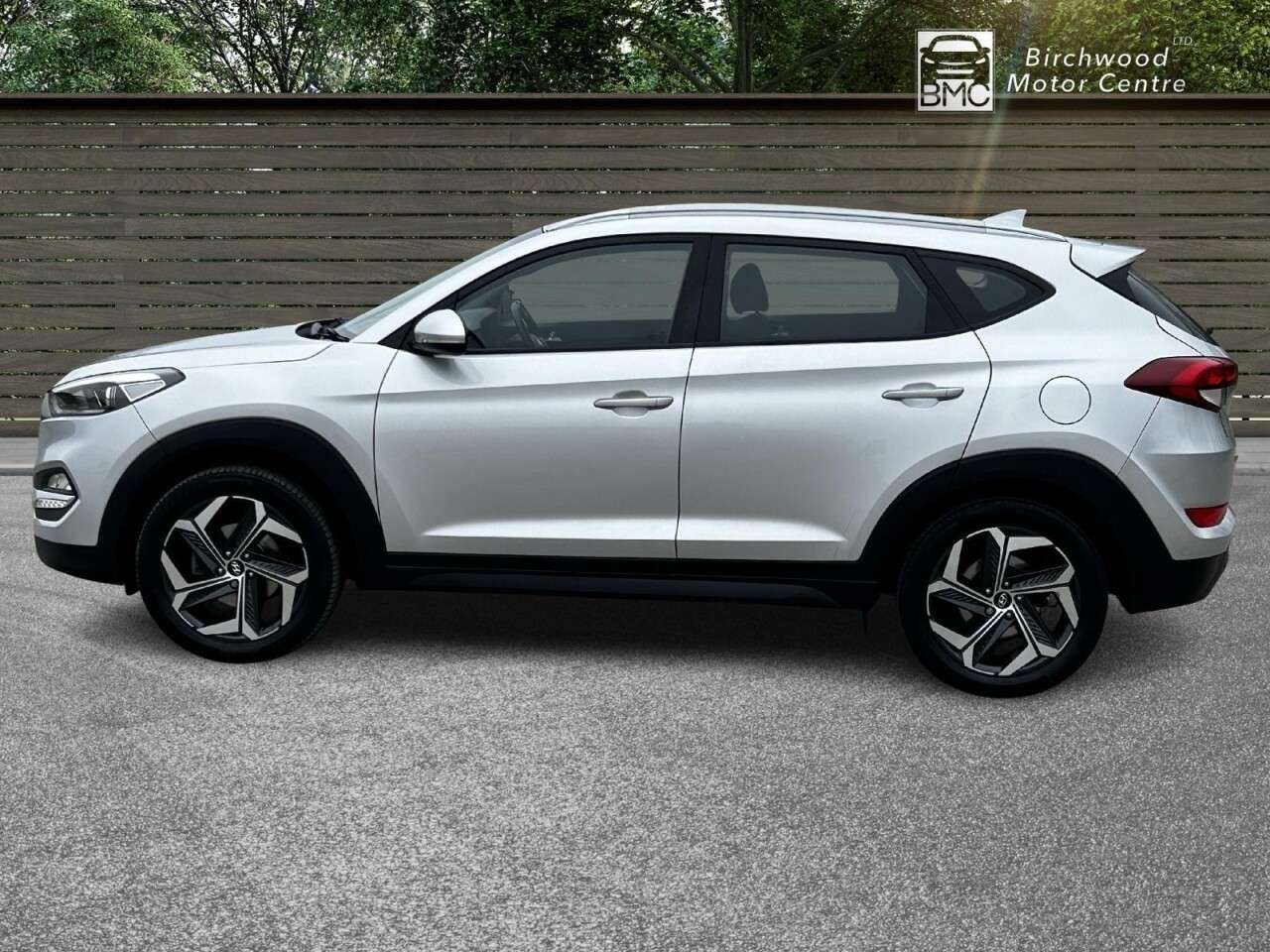 A 2016 HYUNDAI TUCSON 1.6 GDi Blue Drive SE Nav SUV 5dr Petrol Manual Euro 6 (s/s) (132 ps) A 2016 HYUNDAI TUCSON 1.6 GDi Blue Drive SE Nav SUV 5dr Petrol Manual Euro 6 (s/s) (132 ps)