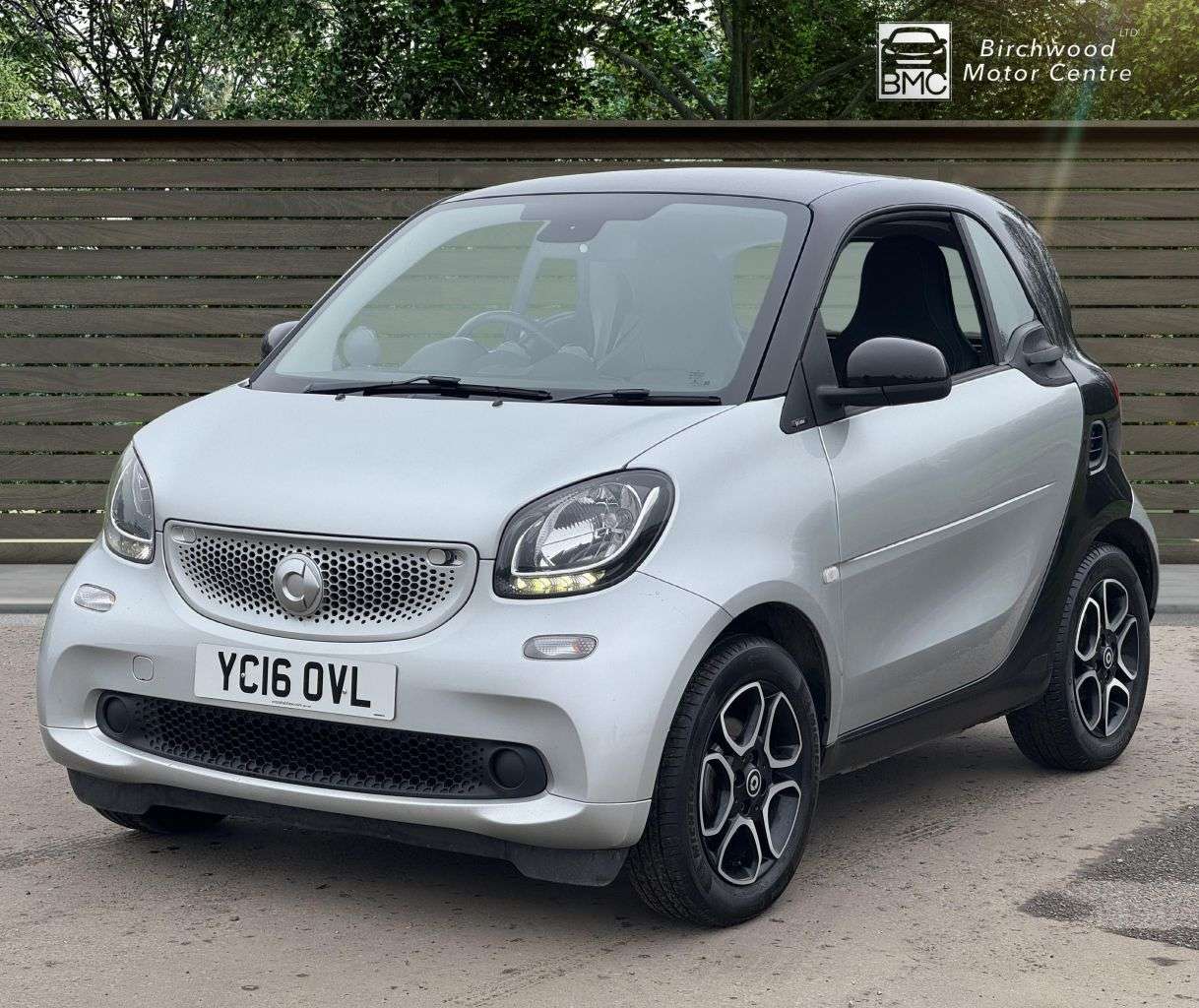 A 2016 SMART FORTWO 0.9T Prime (Premium) Coupe 2dr Petrol Manual Euro 6 (s/s) (90 ps) LEATHER T A 2016 SMART FORTWO 0.9T Prime (Premium) Coupe 2dr Petrol Manual Euro 6 (s/s) (90 ps) LEATHER T