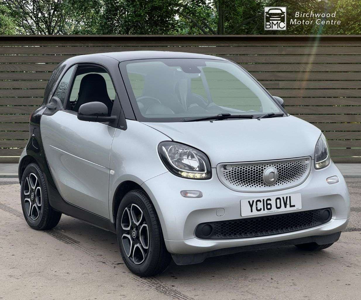 A 2016 SMART FORTWO 0.9T Prime (Premium) Coupe 2dr Petrol Manual Euro 6 (s/s) (90 ps) LEATHER T A 2016 SMART FORTWO 0.9T Prime (Premium) Coupe 2dr Petrol Manual Euro 6 (s/s) (90 ps) LEATHER T