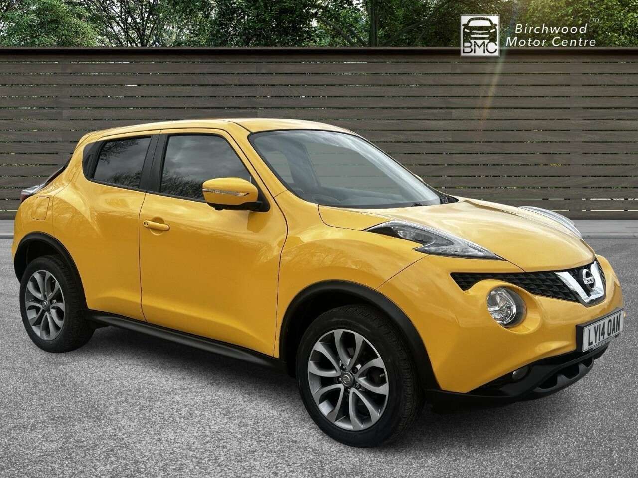 A 2014 NISSAN JUKE 1.6 Tekna SUV 5dr Petrol XTRON Euro 5 (117 ps) AIR CONDITIOING A 2014 NISSAN JUKE 1.6 Tekna SUV 5dr Petrol XTRON Euro 5 (117 ps) AIR CONDITIOING