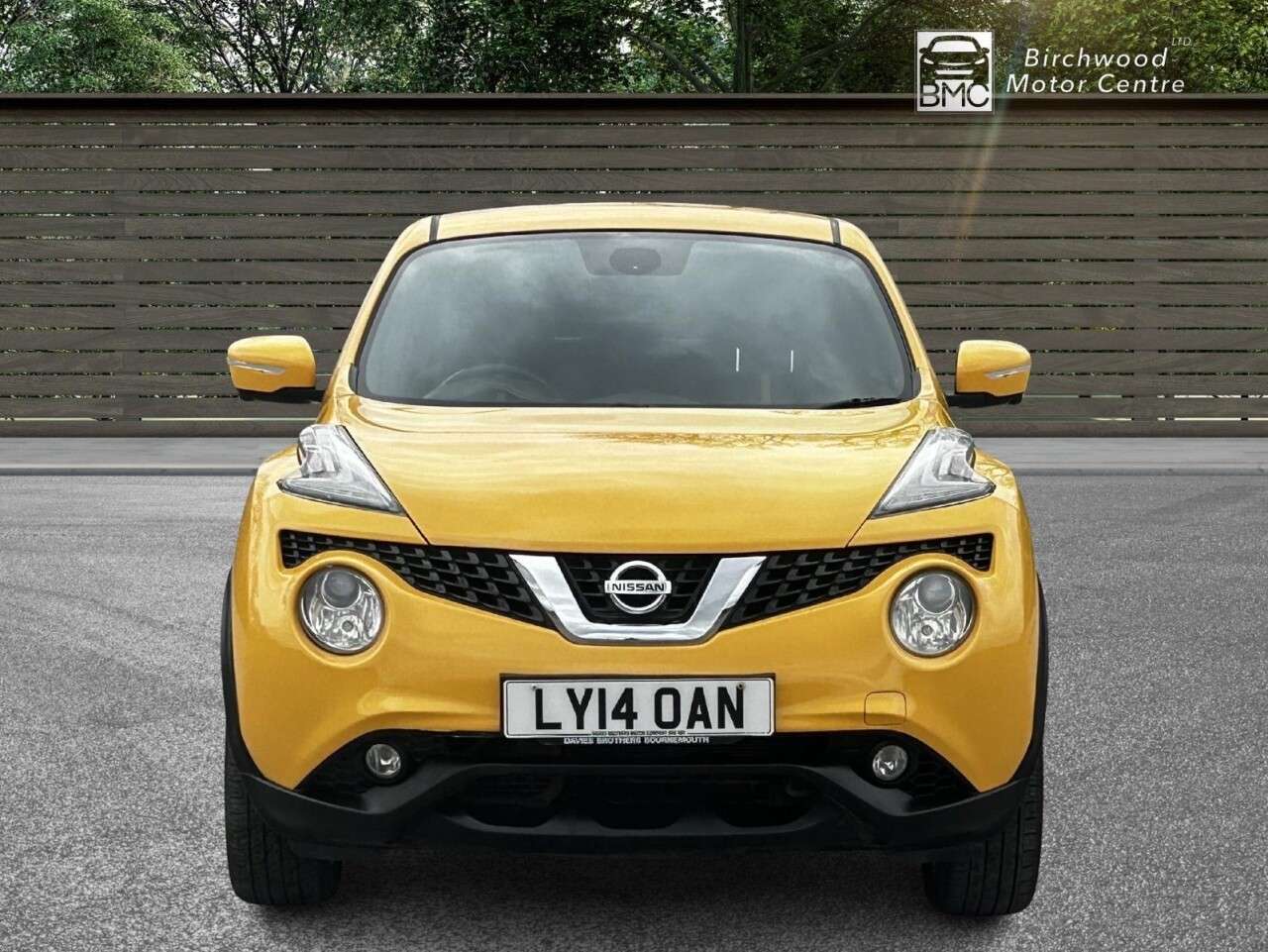 A 2014 NISSAN JUKE 1.6 Tekna SUV 5dr Petrol XTRON Euro 5 (117 ps) AIR CONDITIOING A 2014 NISSAN JUKE 1.6 Tekna SUV 5dr Petrol XTRON Euro 5 (117 ps) AIR CONDITIOING