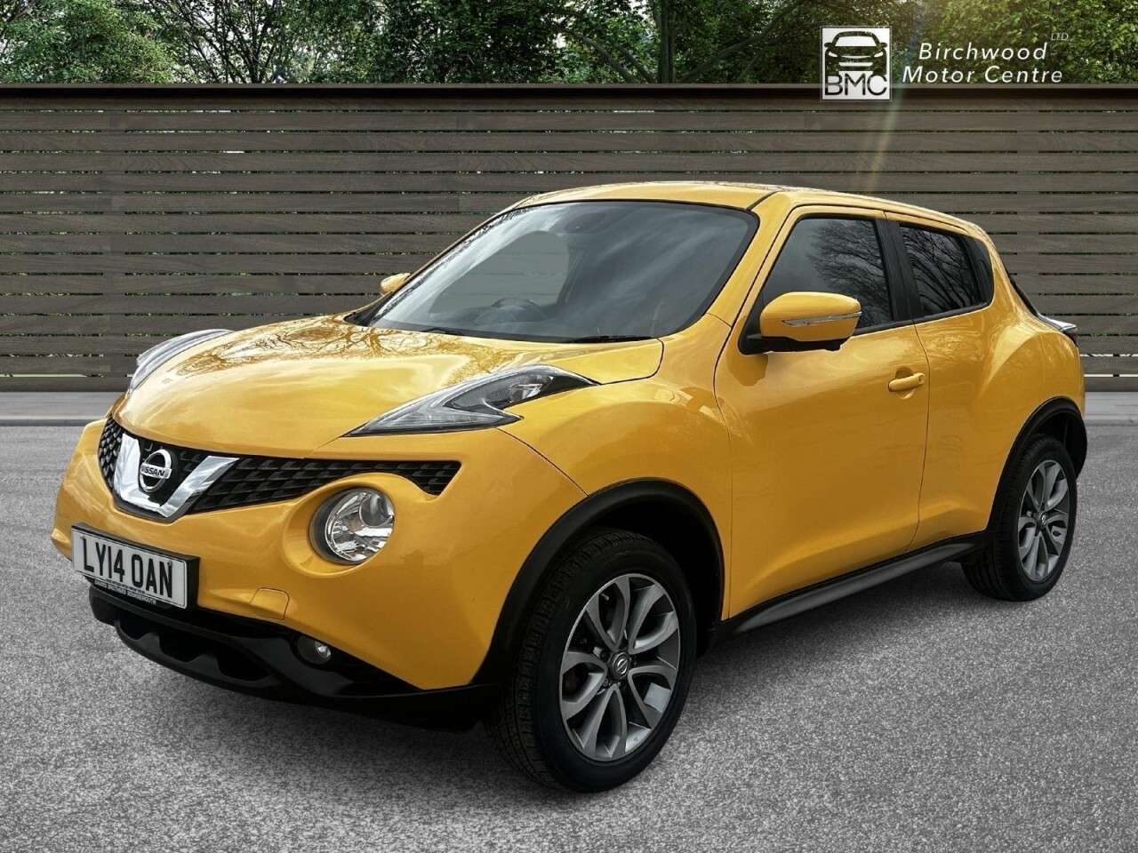 A 2014 NISSAN JUKE 1.6 Tekna SUV 5dr Petrol XTRON Euro 5 (117 ps) AIR CONDITIOING A 2014 NISSAN JUKE 1.6 Tekna SUV 5dr Petrol XTRON Euro 5 (117 ps) AIR CONDITIOING
