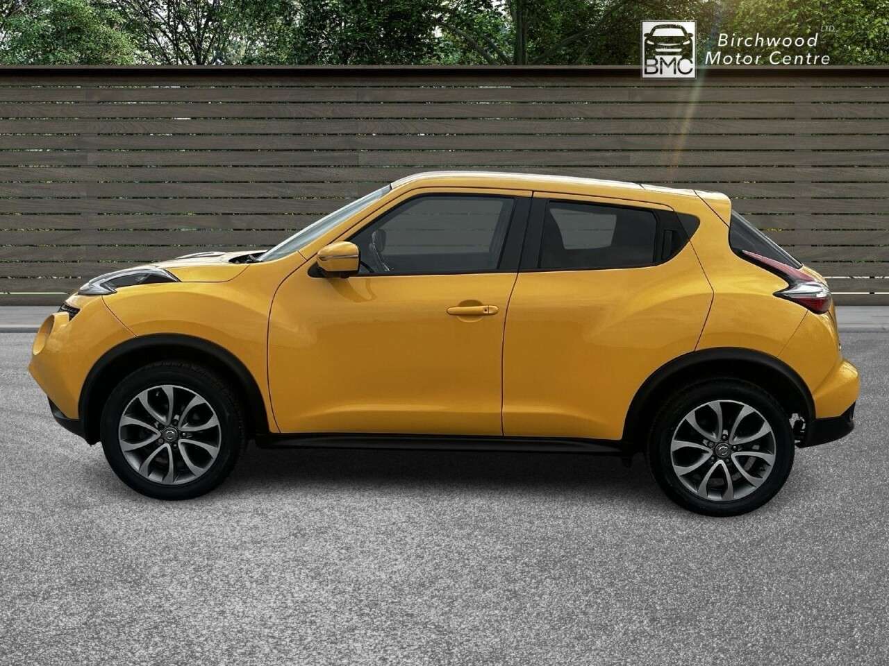 A 2014 NISSAN JUKE 1.6 Tekna SUV 5dr Petrol XTRON Euro 5 (117 ps) AIR CONDITIOING A 2014 NISSAN JUKE 1.6 Tekna SUV 5dr Petrol XTRON Euro 5 (117 ps) AIR CONDITIOING
