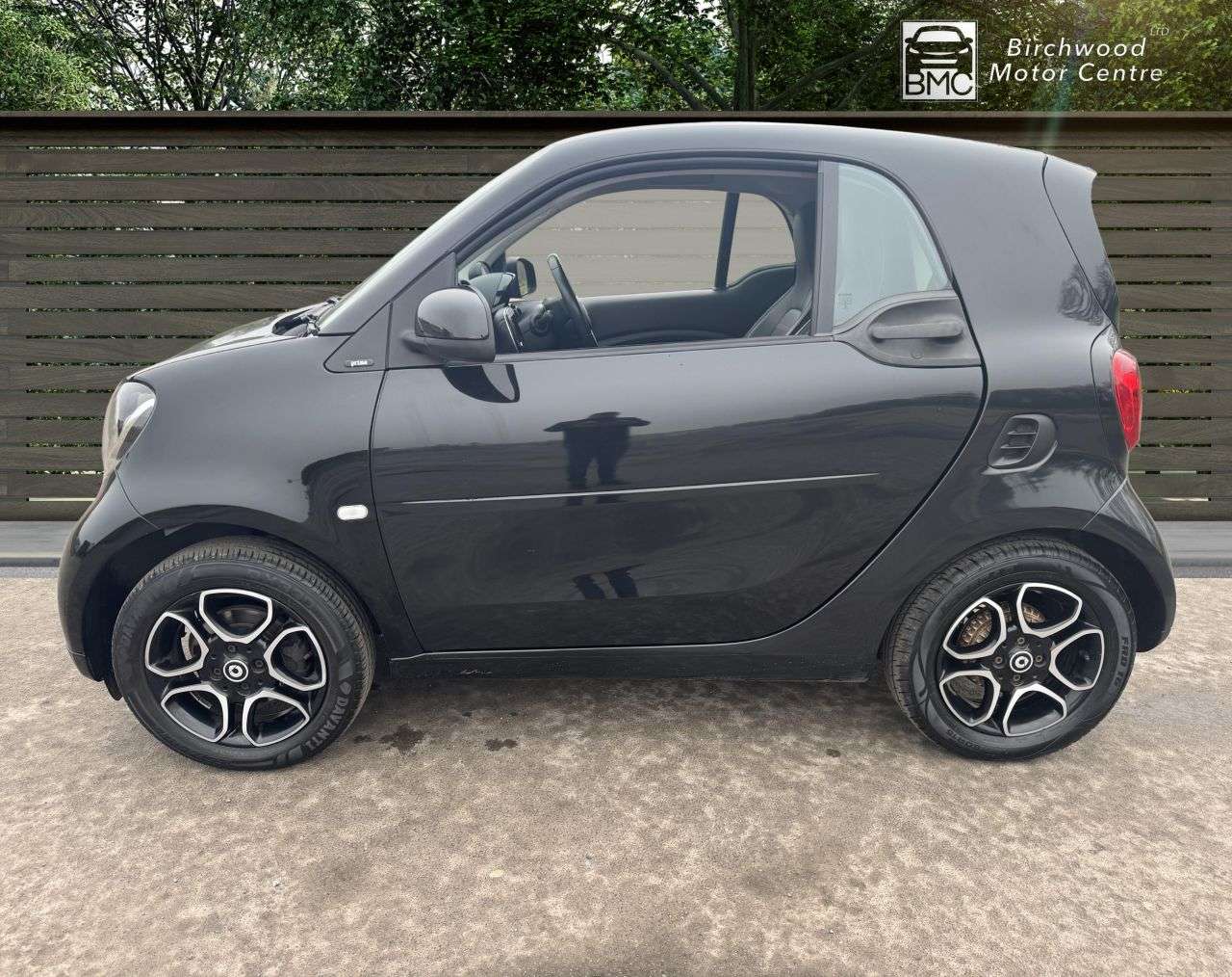 A 2017 SMART FORTWO 0.9T Prime (Premium) Coupe 2dr Petrol Twinamic Euro 6 (s/s) (90 ps) REVERSE A 2017 SMART FORTWO 0.9T Prime (Premium) Coupe 2dr Petrol Twinamic Euro 6 (s/s) (90 ps) REVERSE