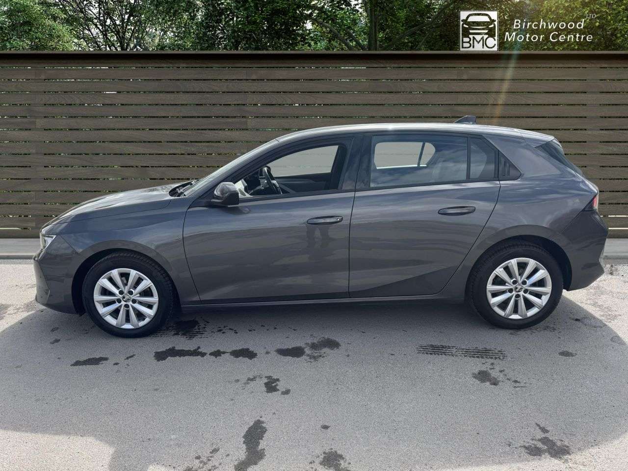 A 2022 VAUXHALL ASTRA 1.2 Turbo Design Hatchback 5dr Petrol Manual Euro 6 (s/s) (110 ps) SERVICE A 2022 VAUXHALL ASTRA 1.2 Turbo Design Hatchback 5dr Petrol Manual Euro 6 (s/s) (110 ps) SERVICE