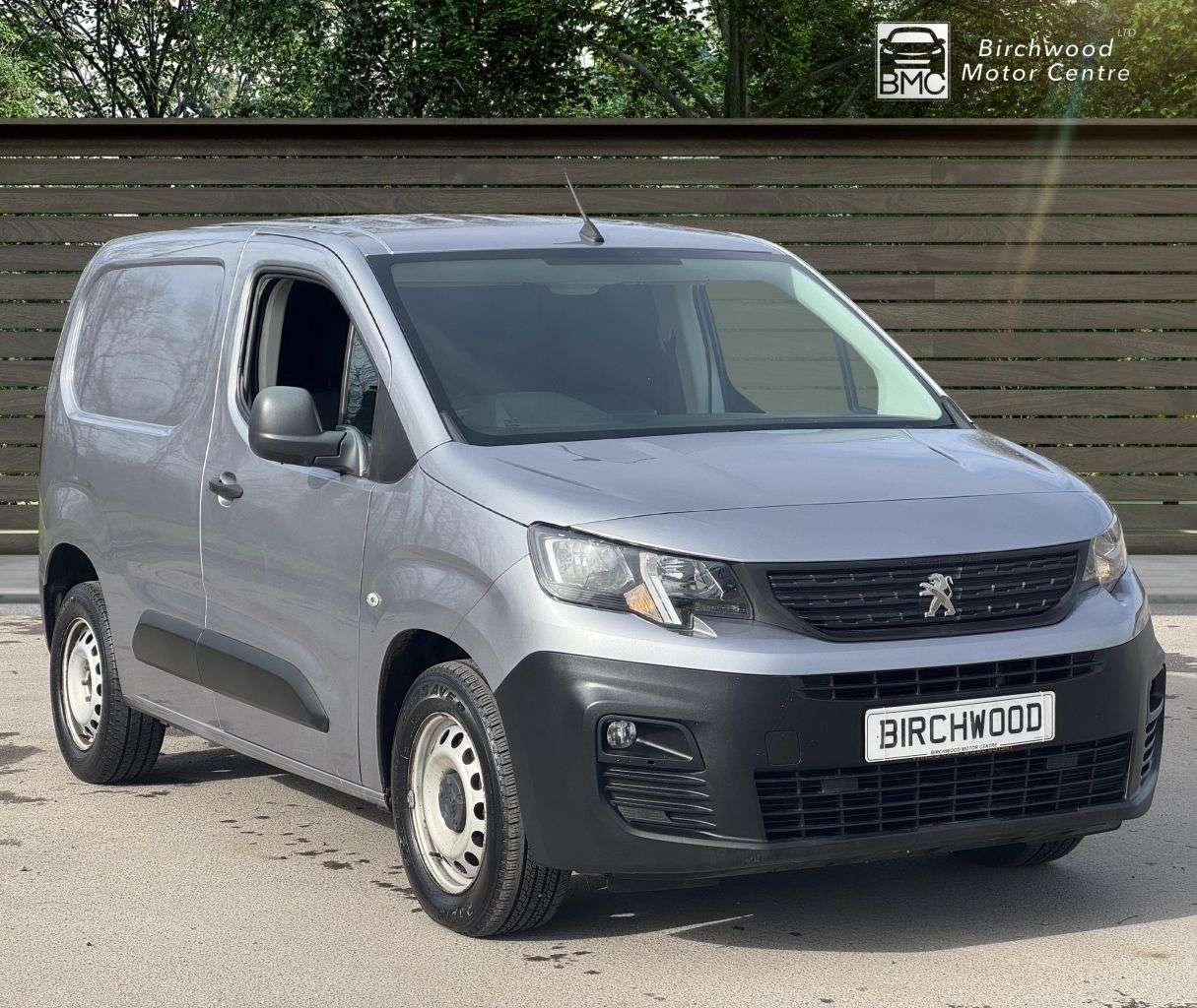 A 2019 PEUGEOT PARTNER 1.6 BlueHDi 1000 Grip Standard Panel Van 5dr Diesel Manual SWB Euro 6 (75 b A 2019 PEUGEOT PARTNER 1.6 BlueHDi 1000 Grip Standard Panel Van 5dr Diesel Manual SWB Euro 6 (75 b