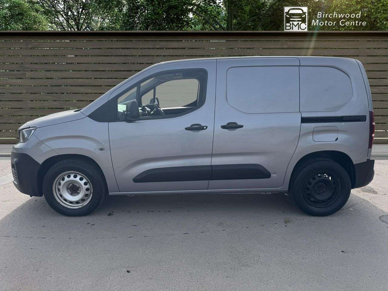 A 2019 PEUGEOT PARTNER 1.6 BlueHDi 1000 Grip Standard Panel Van 5dr Diesel Manual SWB Euro 6 (75 b A 2019 PEUGEOT PARTNER 1.6 BlueHDi 1000 Grip Standard Panel Van 5dr Diesel Manual SWB Euro 6 (75 b