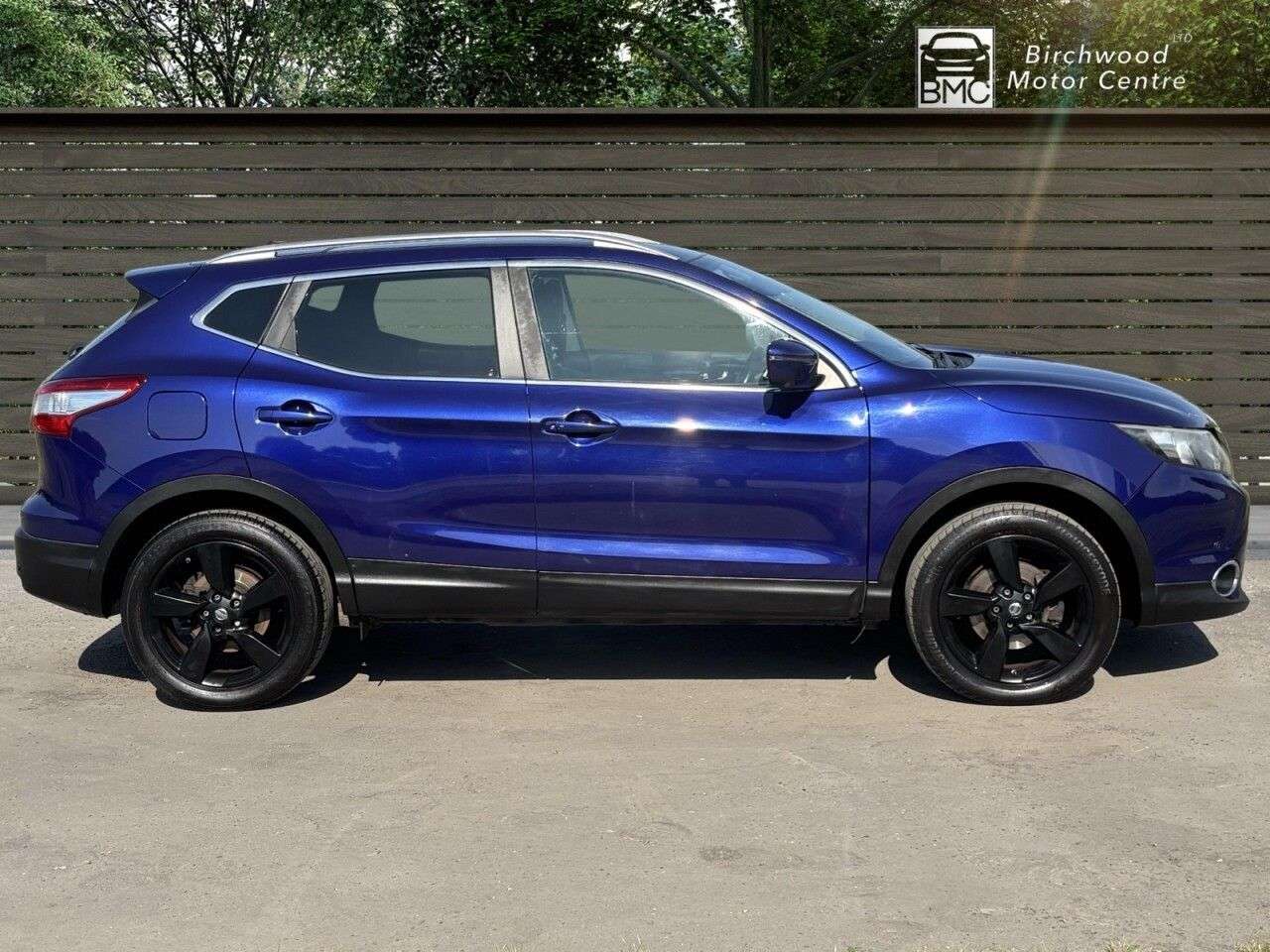 A 2015 NISSAN QASHQAI 1.2 DIG-T n-tec+ SUV 5dr Petrol Manual 2WD Euro 5 (s/s) (115 ps) A 2015 NISSAN QASHQAI 1.2 DIG-T n-tec+ SUV 5dr Petrol Manual 2WD Euro 5 (s/s) (115 ps)