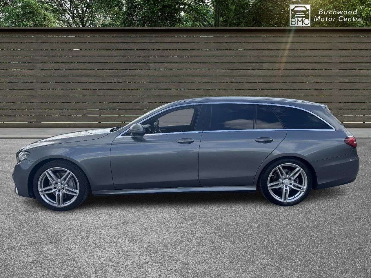 A 2017 MERCEDES-BENZ E-CLASS 2.0 E220d AMG Line Estate 5dr Diesel G-Tronic+ Euro 6 (s/s) (194 ps) SERVIC A 2017 MERCEDES-BENZ E-CLASS 2.0 E220d AMG Line Estate 5dr Diesel G-Tronic+ Euro 6 (s/s) (194 ps) SERVIC