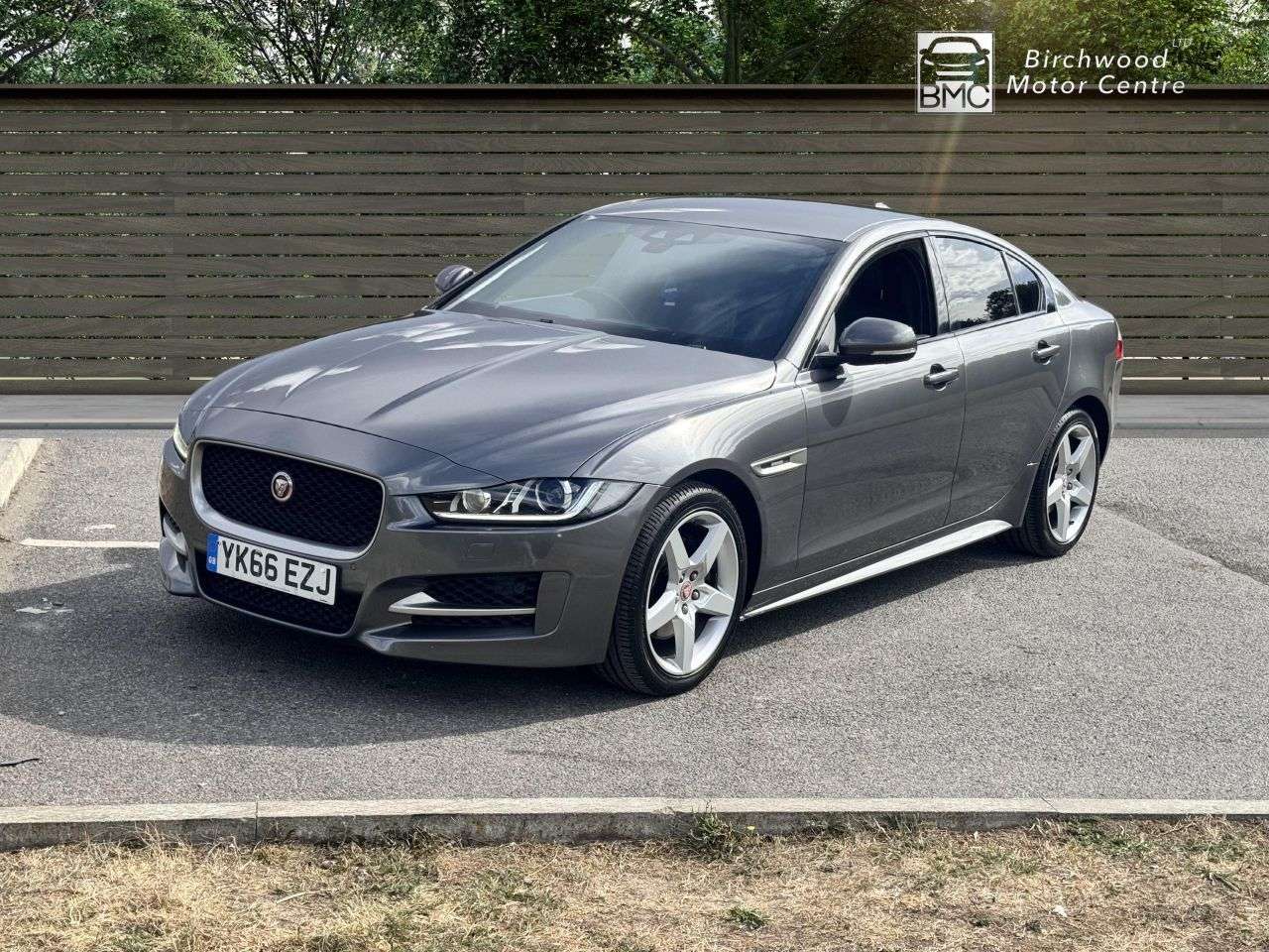 A 2016 JAGUAR XE 2.0d R-Sport Saloon 4dr Diesel Auto Euro 6 (s/s) (180 ps) A 2016 JAGUAR XE 2.0d R-Sport Saloon 4dr Diesel Auto Euro 6 (s/s) (180 ps)